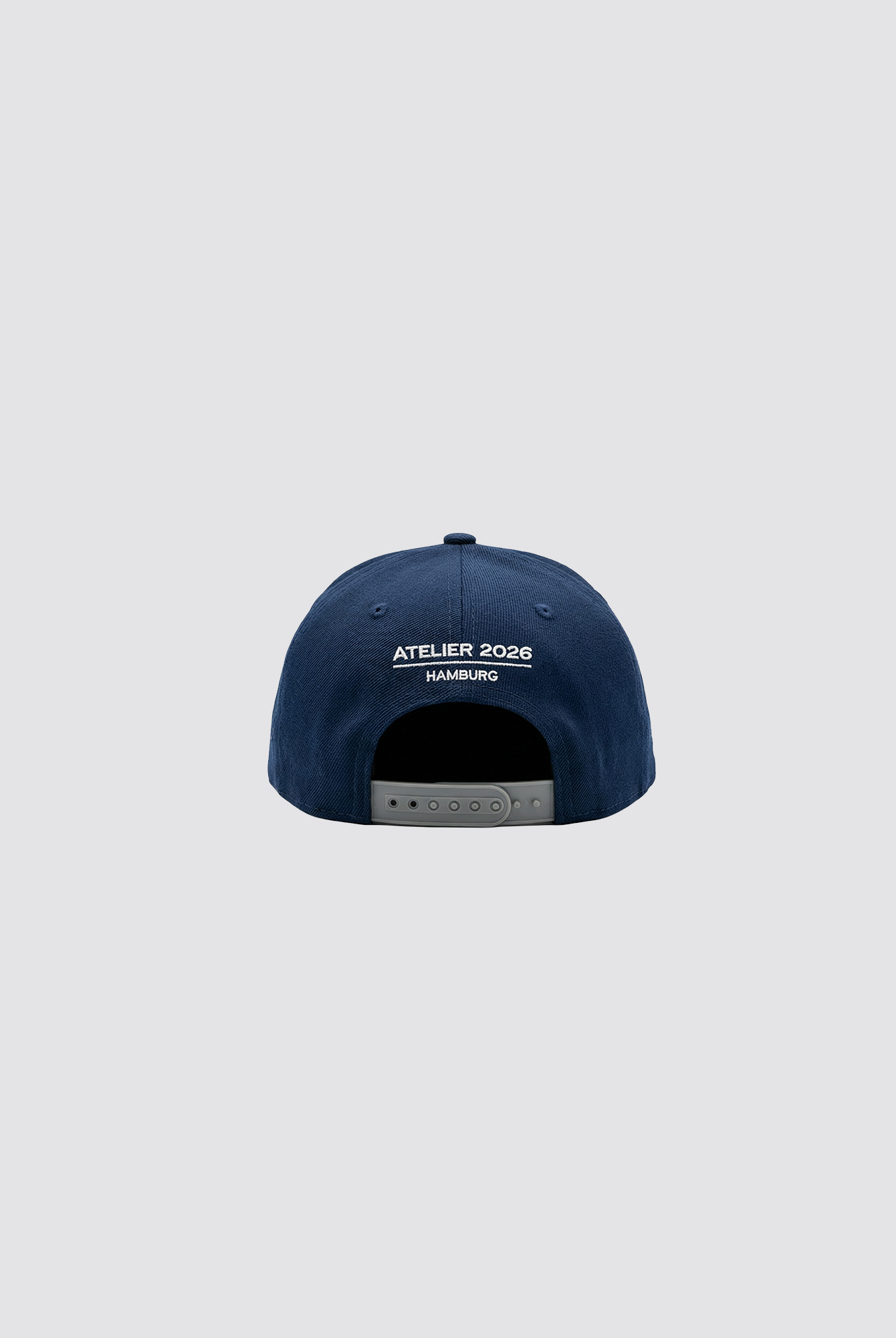 Marineblaue Snapback mit J Monogramm und Stickerei hinten