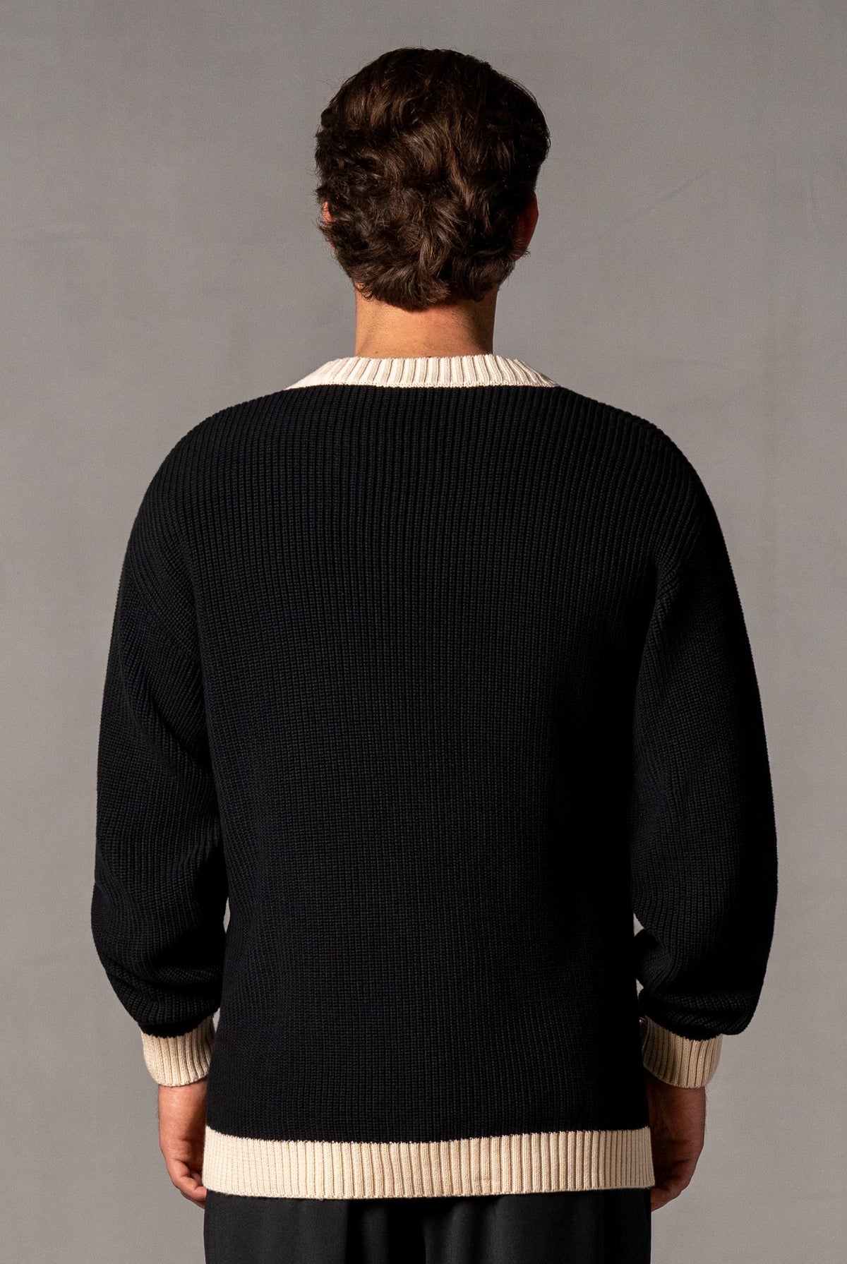Herren Cardigan mit JIMI PALAIS Applikation – Schwarz, Rückansicht