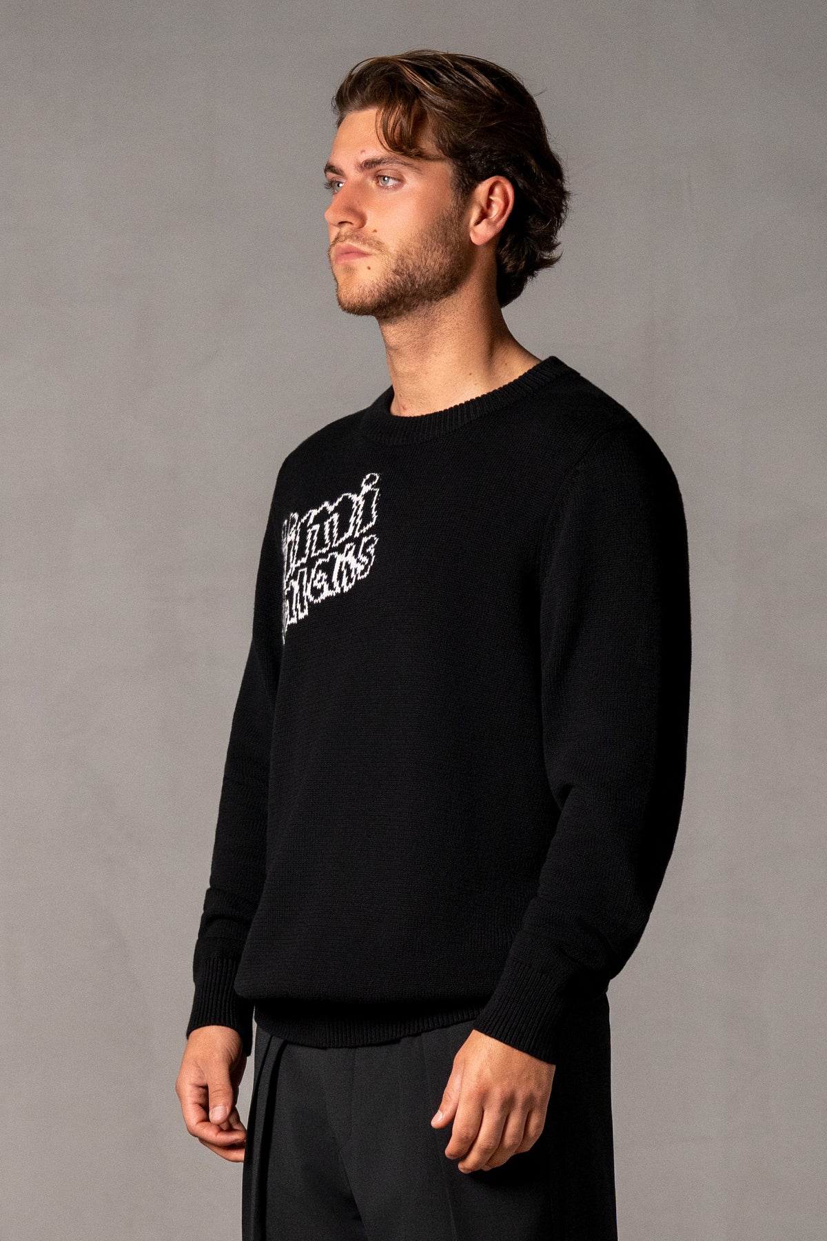 Herren Strick-Sweater mit JIMI PALAIS Jacquard-Logo – Schwarz, Seitenansicht