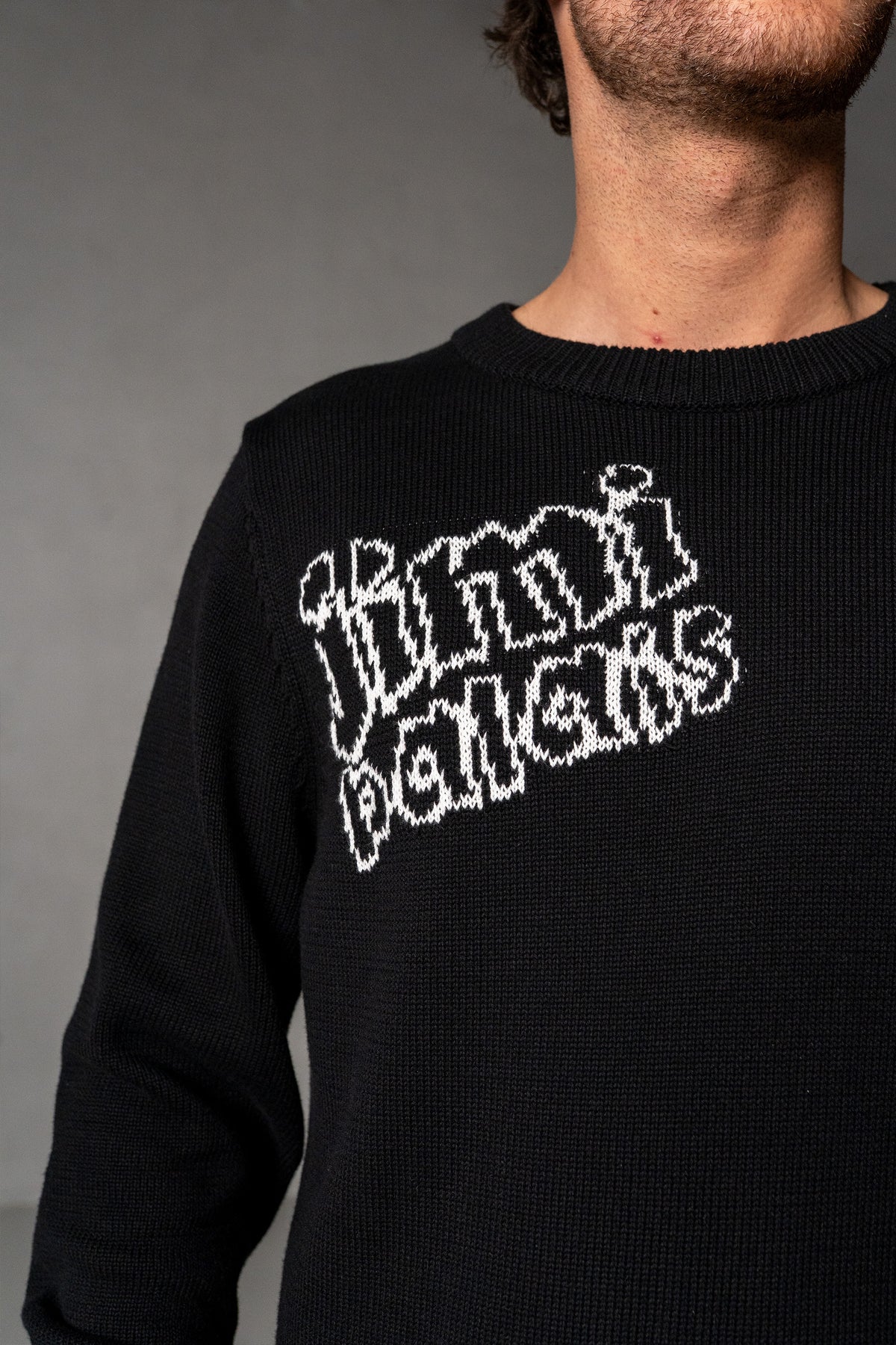 Herren Strick-Sweater mit JIMI PALAIS Jacquard-Logo – Schwarz, Detail