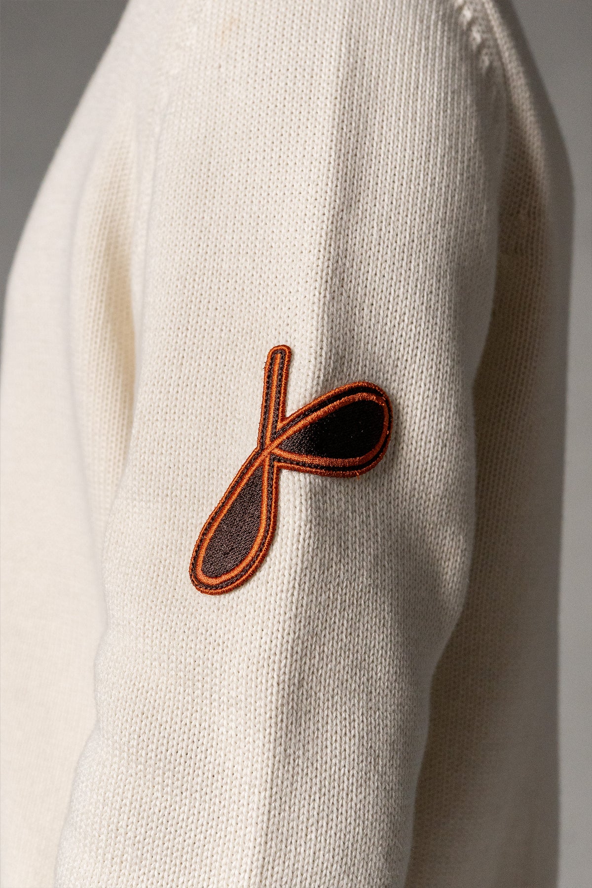 Herren Strickpolo mit Reißverschluss in Beige – Beige, Detail
