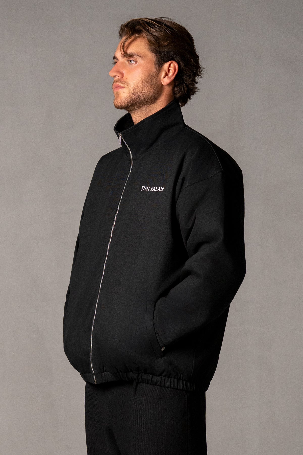 Herren Jacke Schwarz mit JIMI PALAIS Logo – Schwarz, Seitenansicht