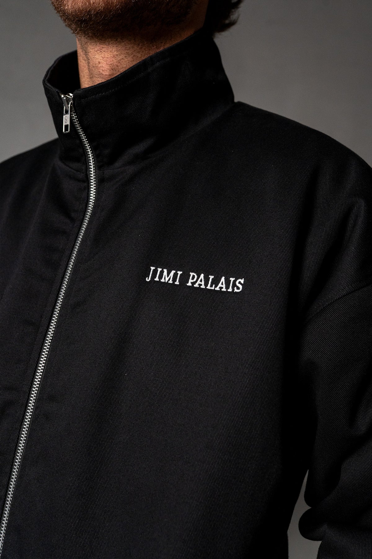 Herren Jacke Schwarz mit JIMI PALAIS Logo – Schwarz, Detail