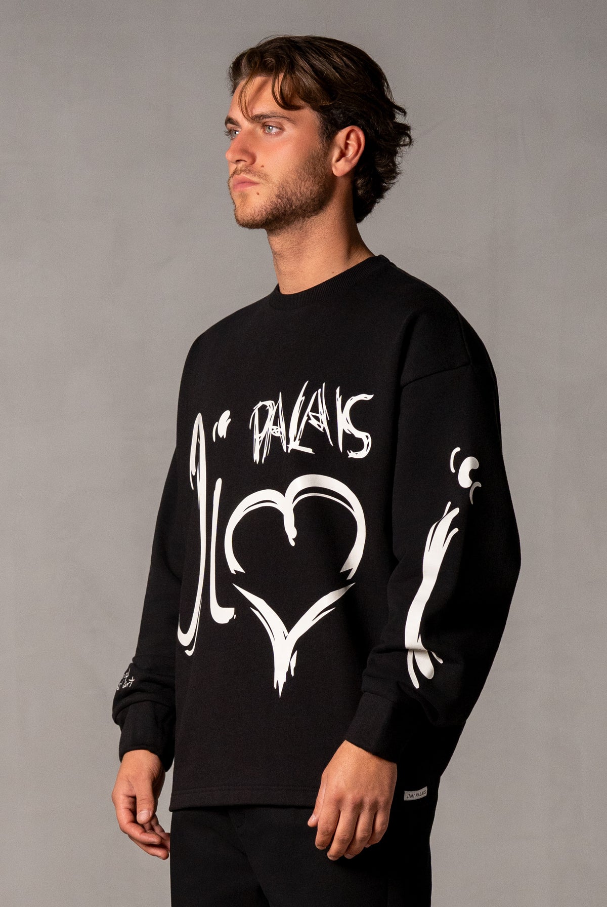 Herren Sweatshirt mit JIMI PALAIS Love-Typografie – Schwarz, Seitenansicht