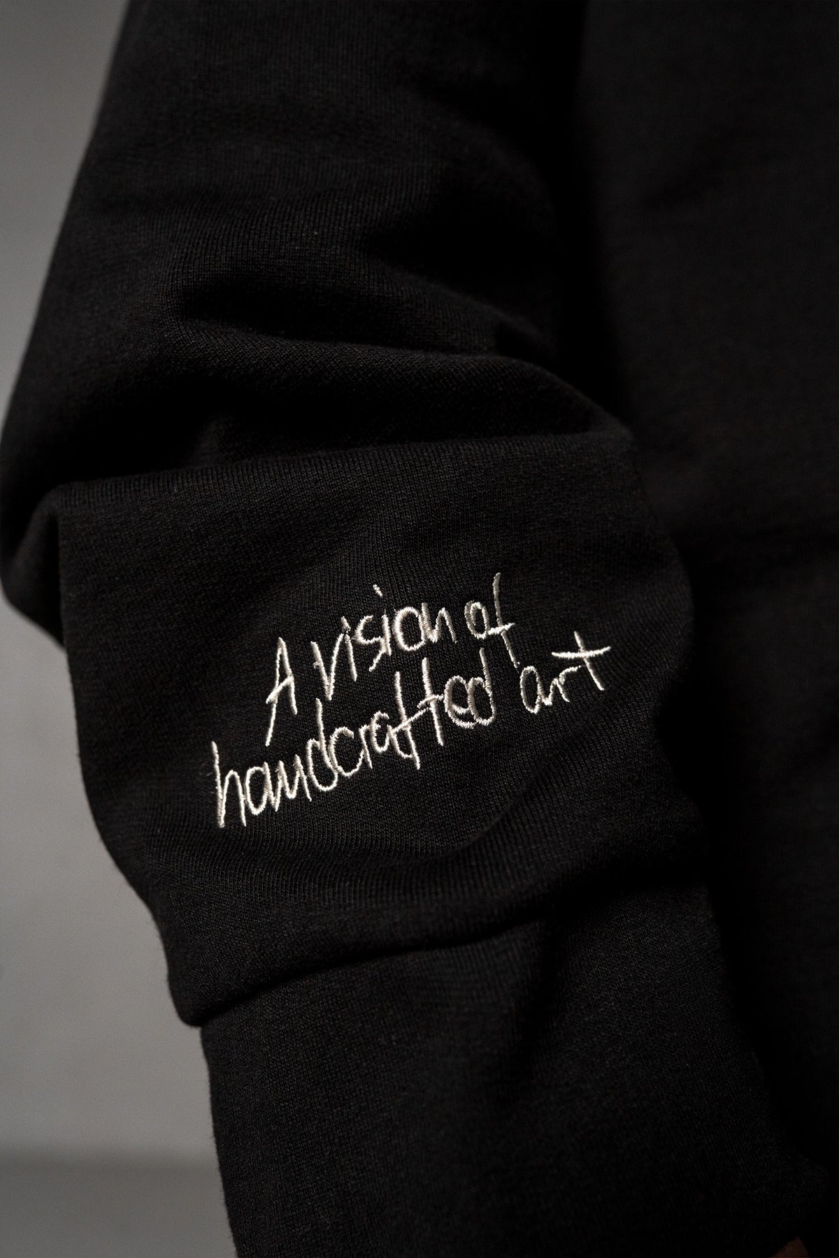 Herren Sweatshirt mit JIMI PALAIS Love-Typografie – Schwarz, Detail
