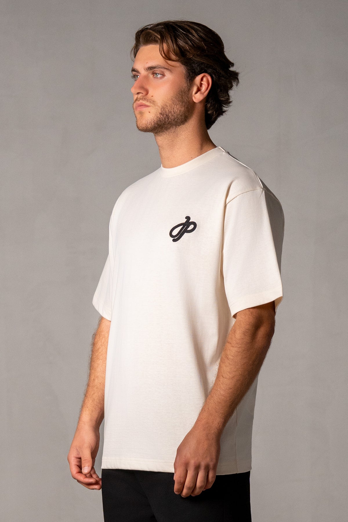 Herren T-Shirt mit JIMI PALAIS Monogramm – Beige, Seitenansicht
