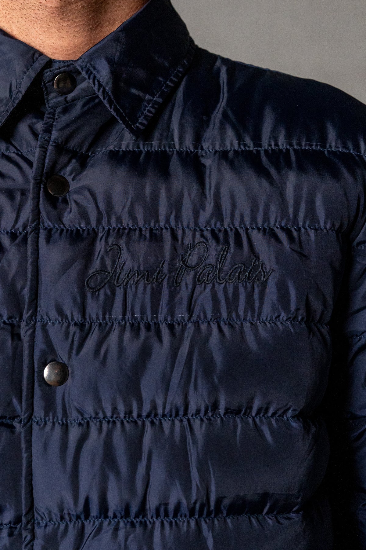 Herren Pufferjacke Dunkelblau mit JIMI PALAIS Stick – Dunkelblau, Detail