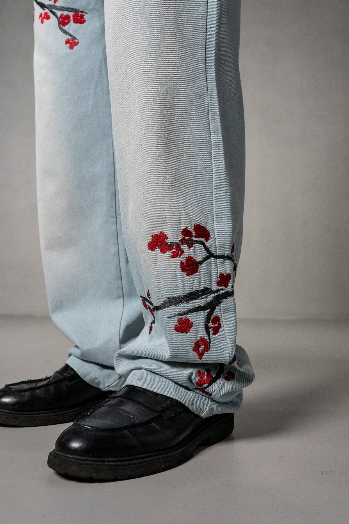 Herren Jeans Hellblau mit Japan Applikationen – Hellblau, Detail
