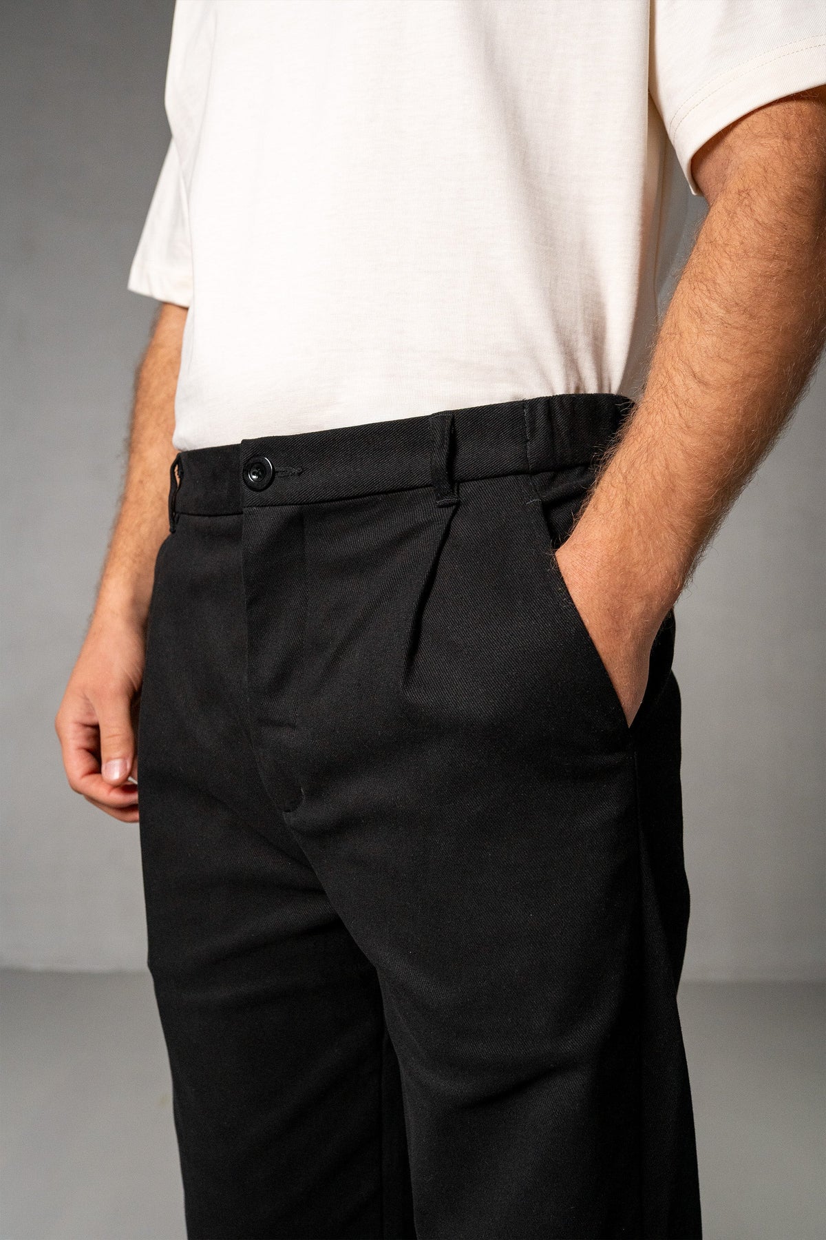 Herren Jeans Schwarz mit Bundfalte – Schwarz, Detail Paspeltasche