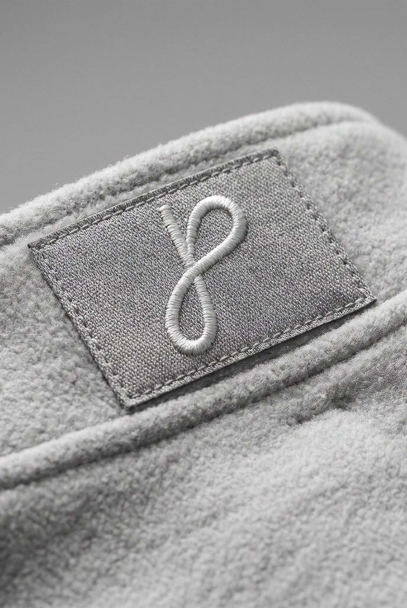 Sweater mit Reißverschluss und J Monogramm Stickerei