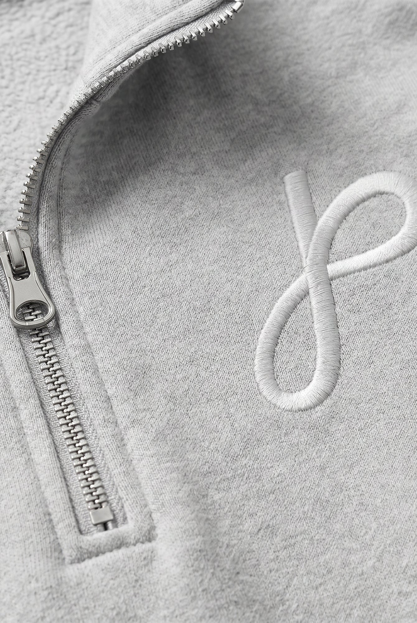 Sweater mit Reißverschluss und J Monogramm Stickerei