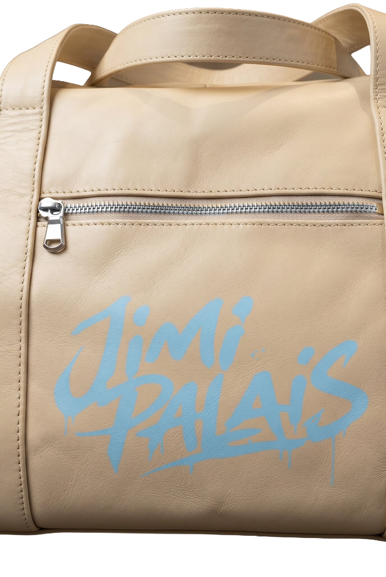 Beige Weekender Bag mit babyblauem JIMI PALAIS Monogram Print und Bowling Bag Form