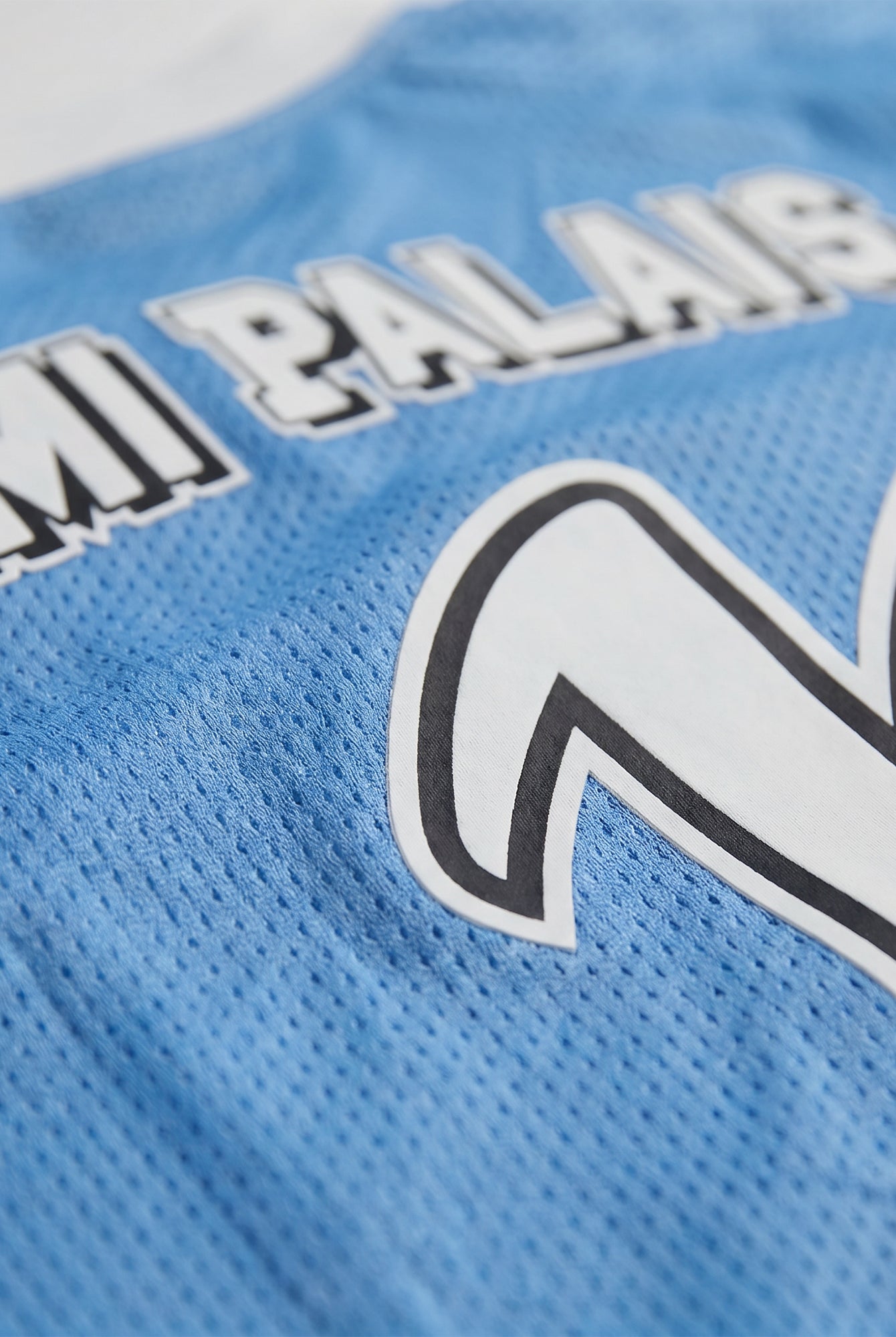 Babyblaues Premium Mesh Jersey mit JP Logo und V-Ausschnitt