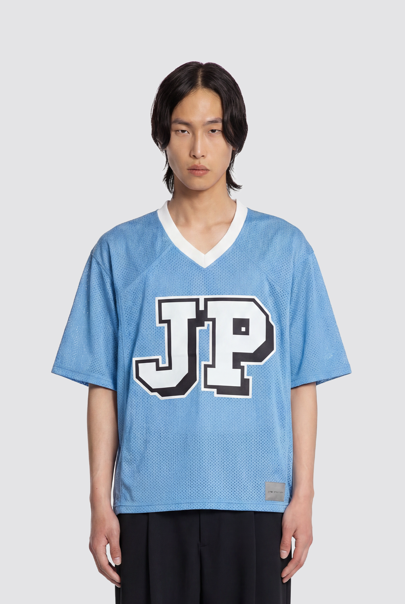 Babyblaues Premium Mesh Jersey mit JP Logo und V-Ausschnitt