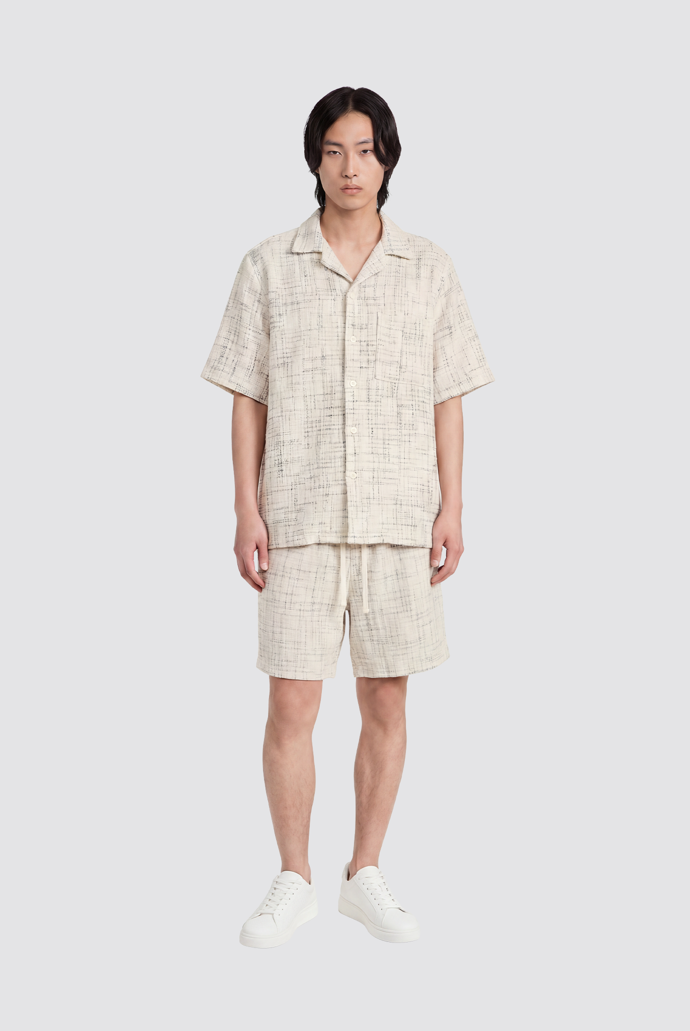 Weiße Velours Short mit Karomuster