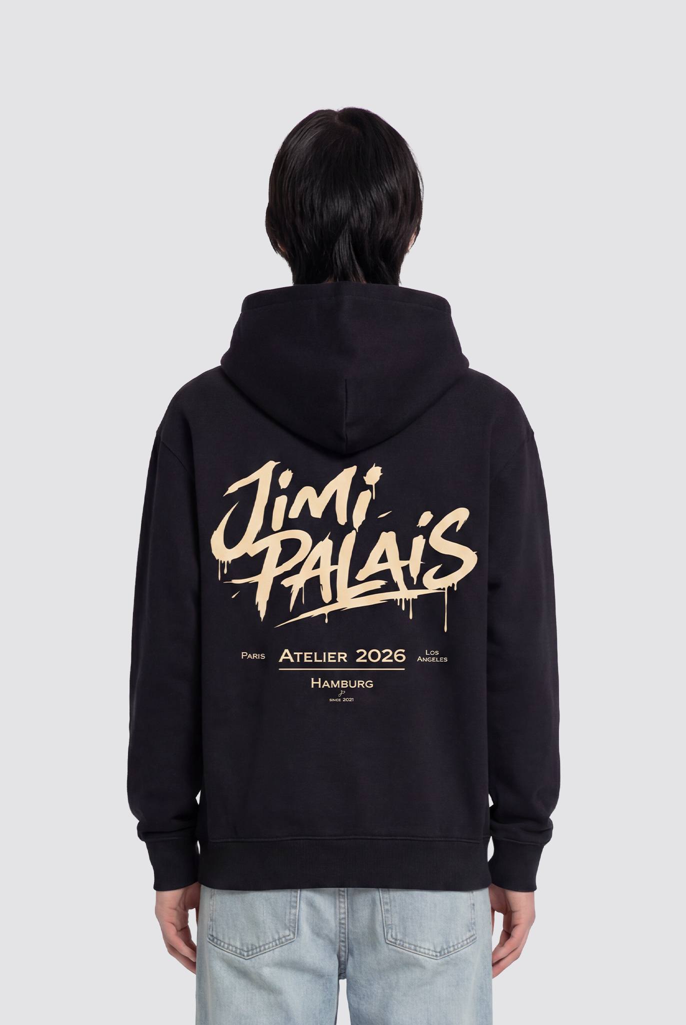 Schwarzer Hoodie mit kleinem Frontprint und großem Rückenprint