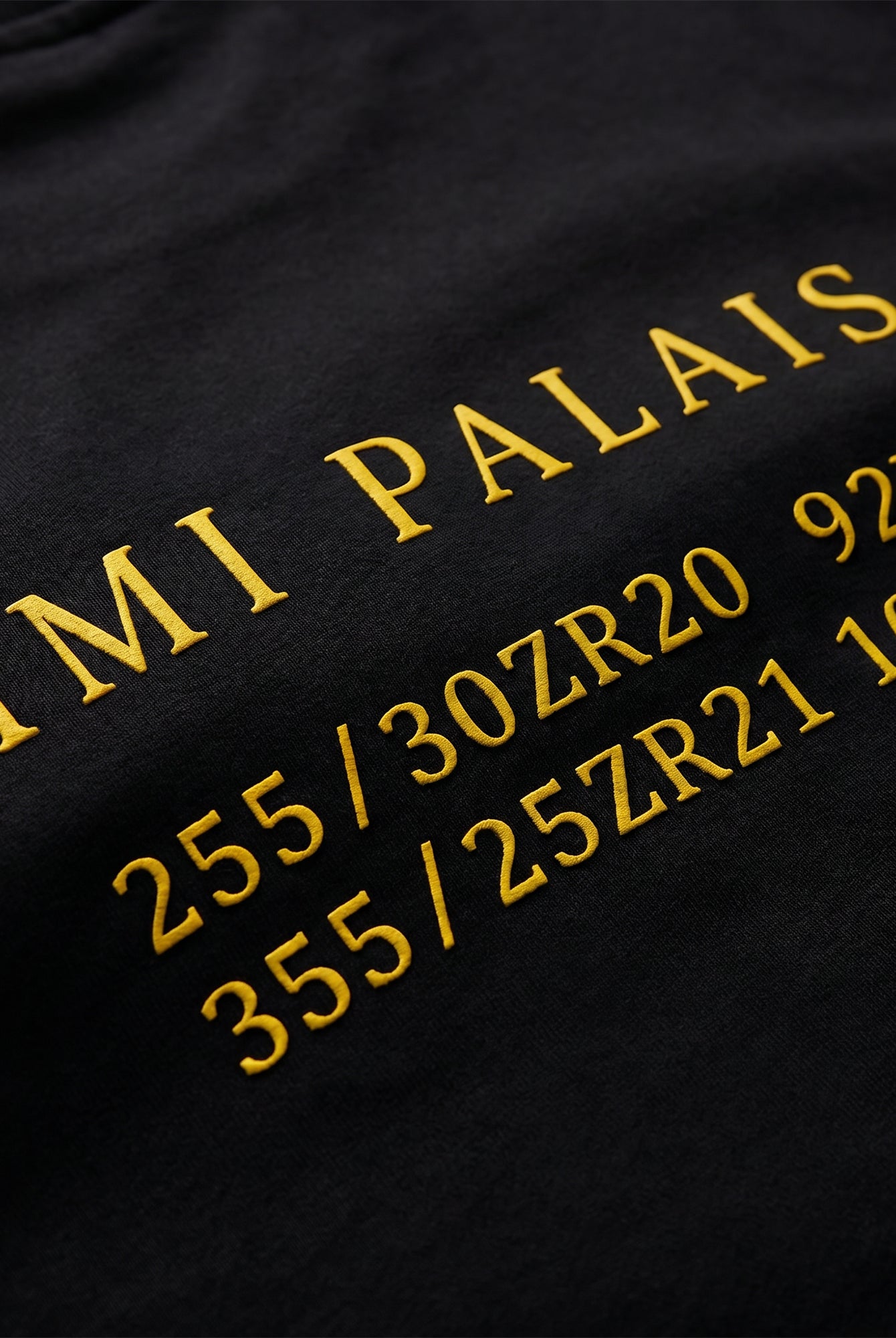 Baumwollpullover Rückansicht mit markantem Backprint und klarer Silhouette