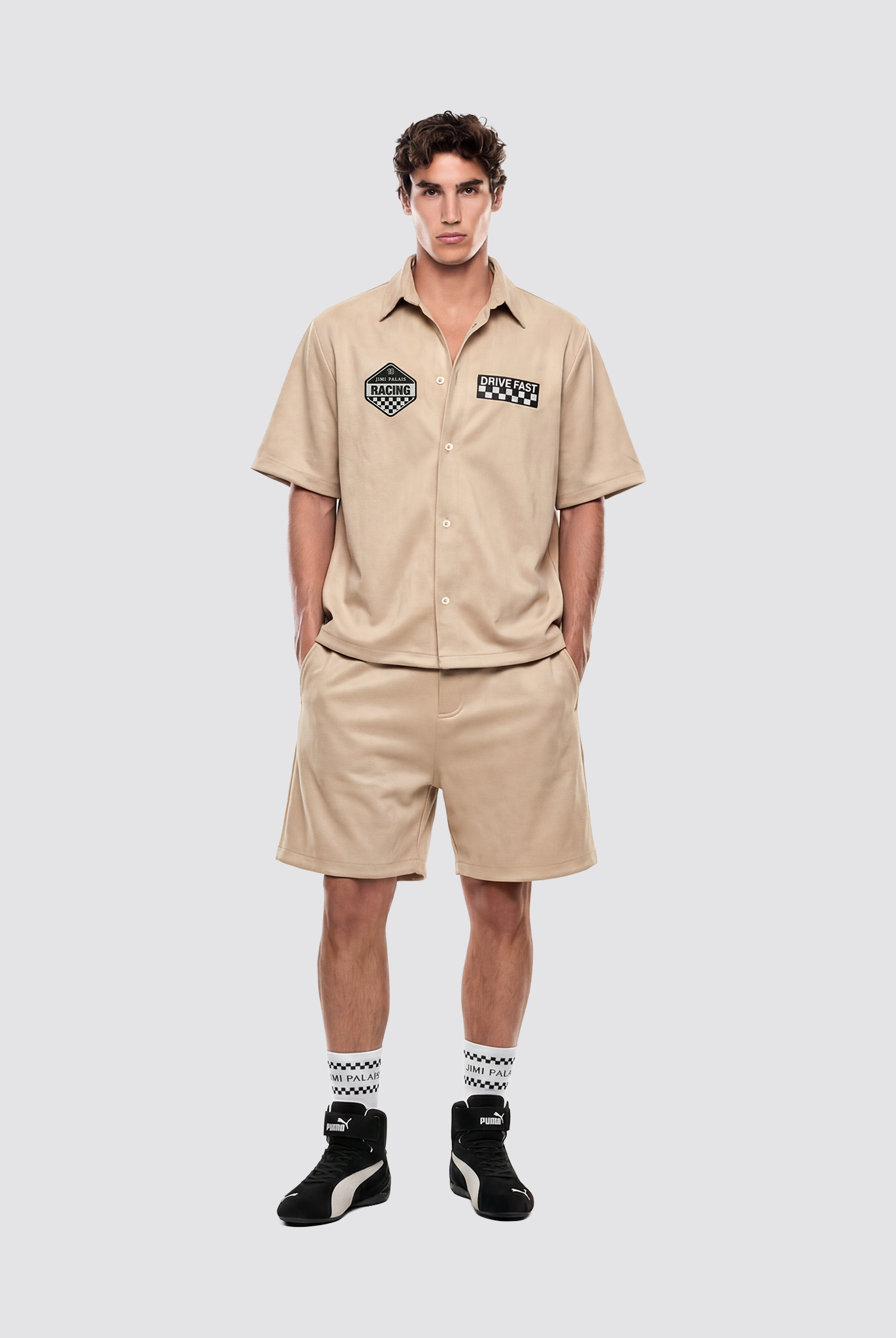 Premium Shorts mit Alcantara Optik, Bund mit Gürtelschlaufen und seitlichen Taschen