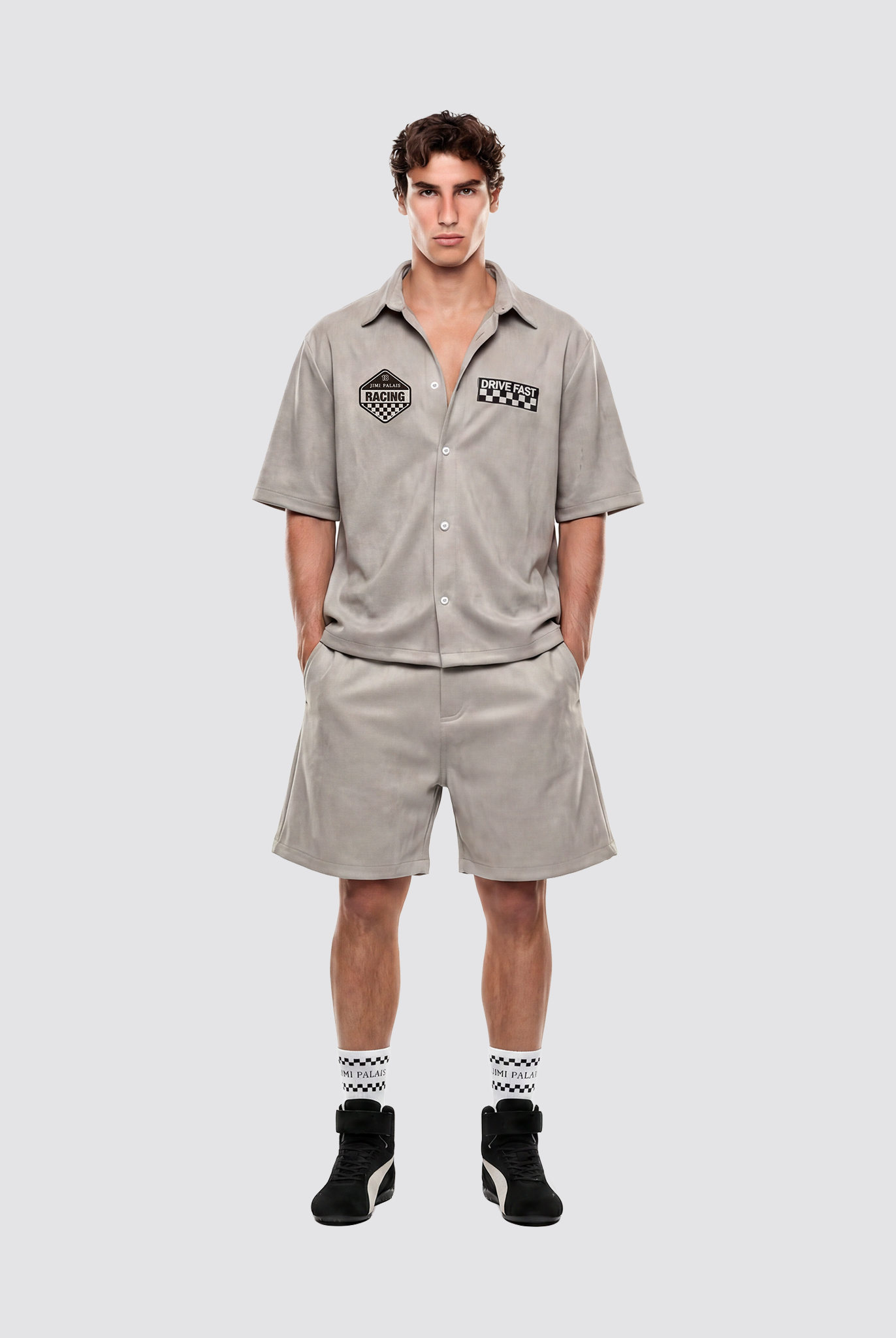 Premium Shorts mit Alcantara Optik, Bund mit Gürtelschlaufen und seitlichen Taschen