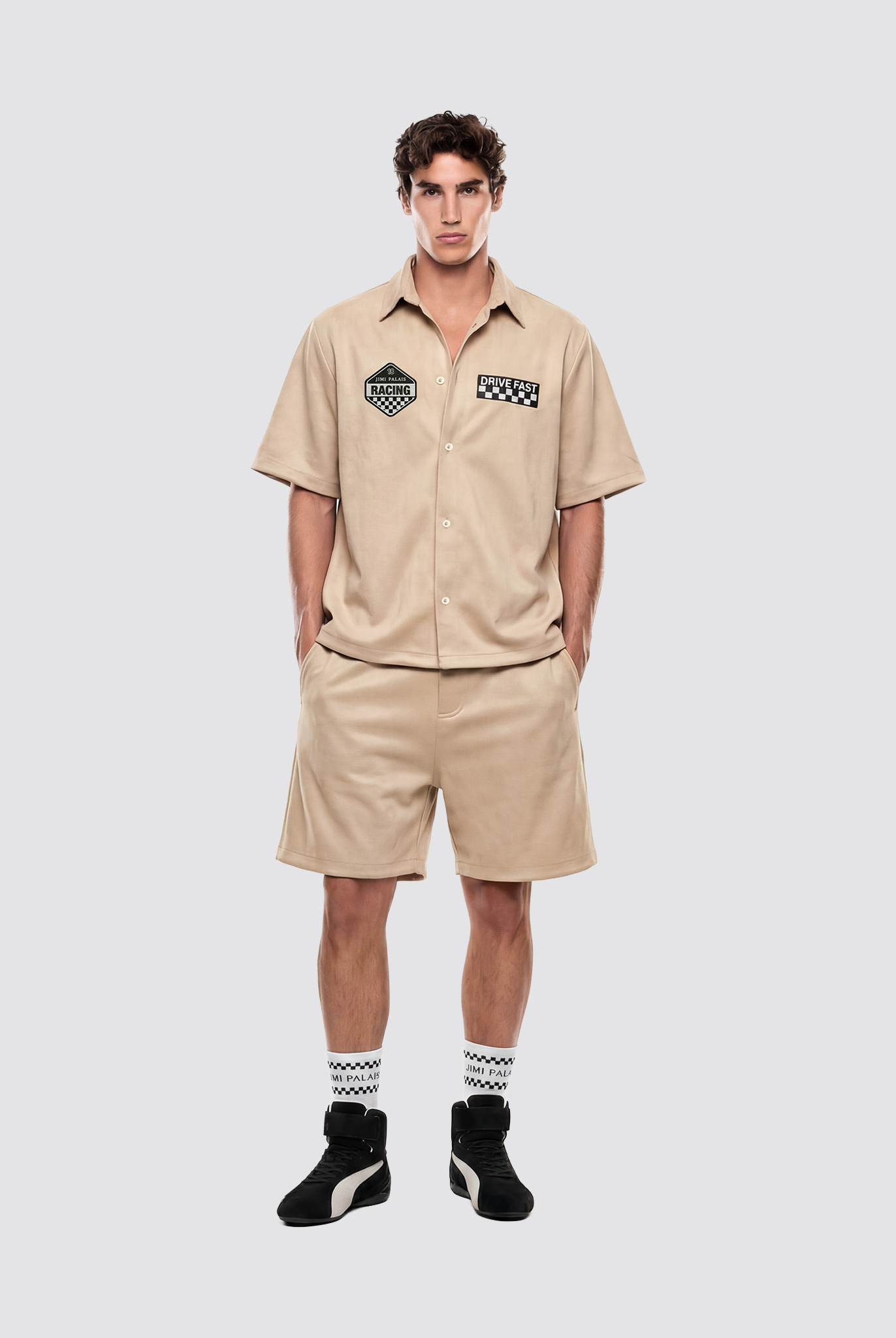 Premium Shorts mit Alcantara Optik, Bund mit Gürtelschlaufen und seitlichen Taschen