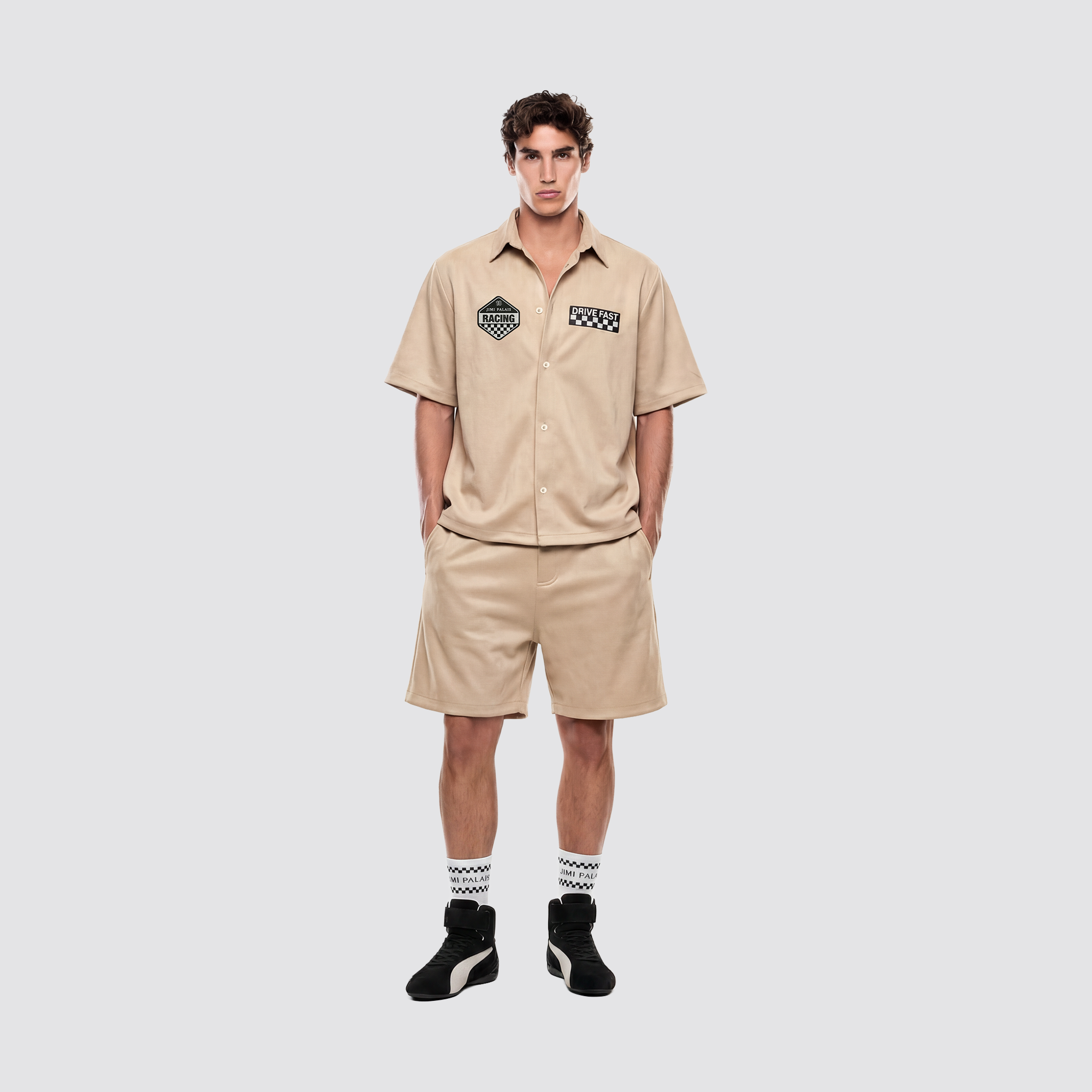 Limitierte Shorts Rückansicht mit aufgesetzter Gesäßtasche und detaillierter Applikation