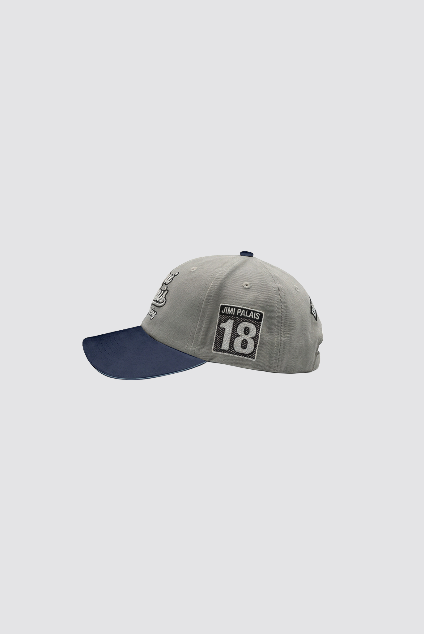 Cap mit detailreicher Stickerei und Patch auf der linken Seite