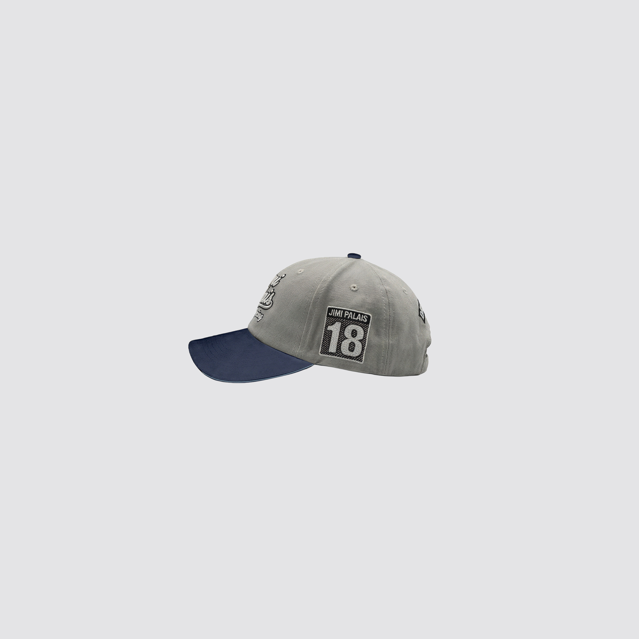 Cap mit detailreicher Stickerei und Patch auf der linken Seite