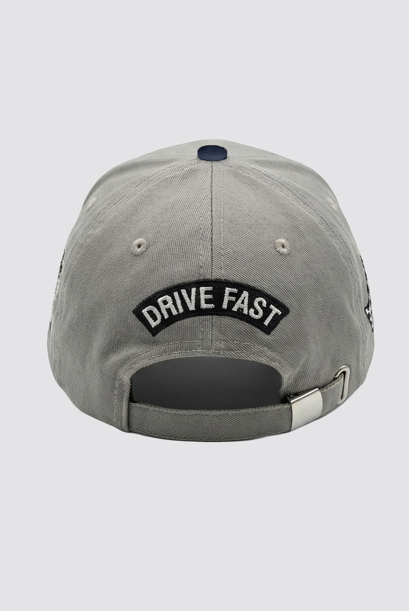 Cap Rückansicht mit verstellbarem Verschluss und Metall Details