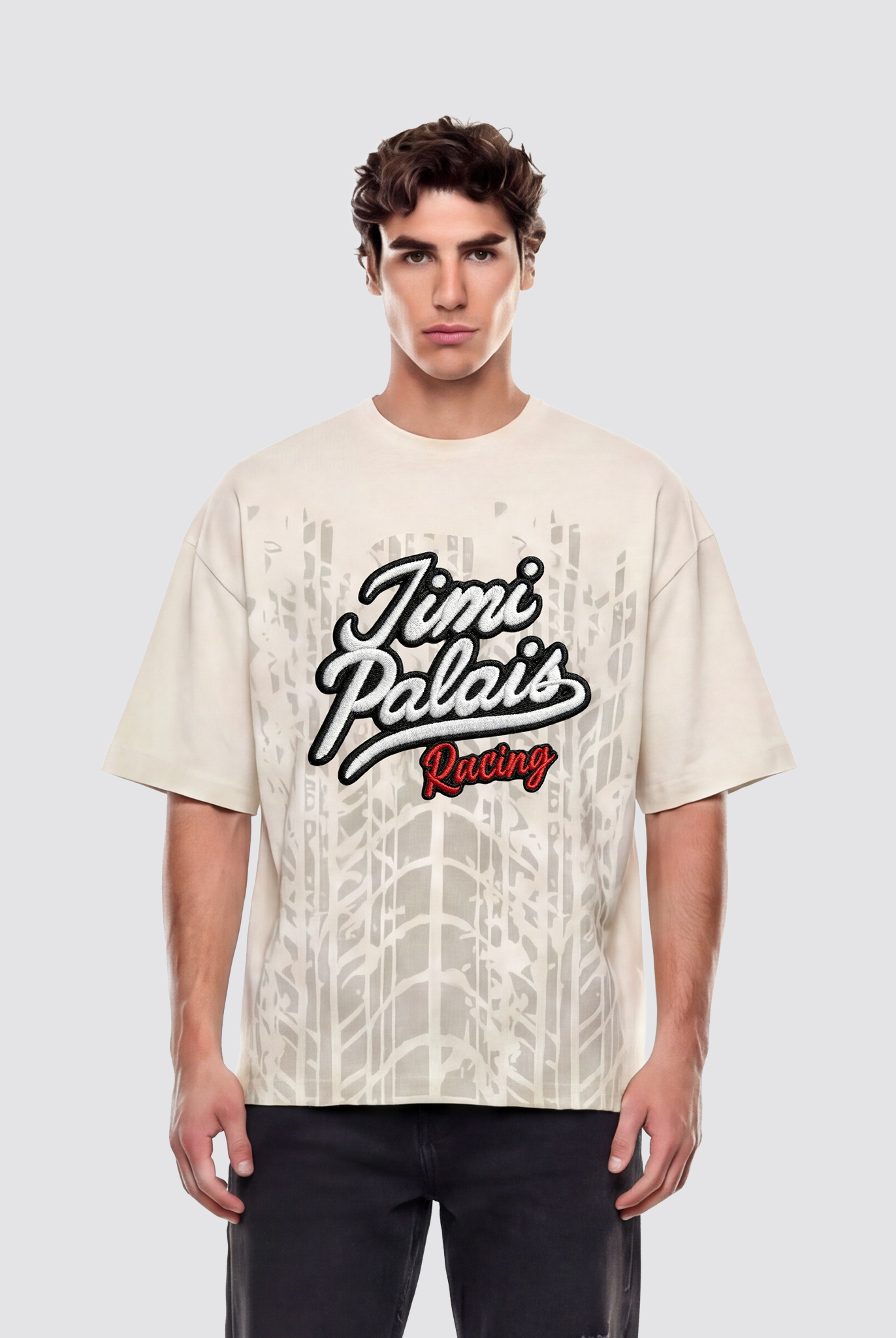 T Shirt mit Bruststickerei und dichtem Stoff in hochwertiger Verarbeitung auf der Vorderseite