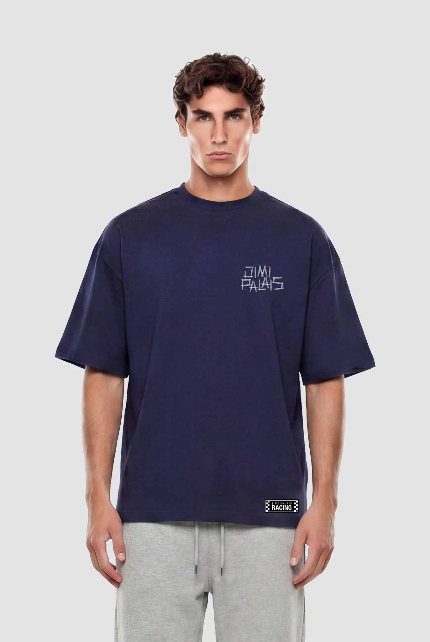 T-Shirt mit Reifenspuren-Backprint, JIMI PALAIS Textmotiv auf Rücken und Brust sowie Patch-Label auf der Vorderseite