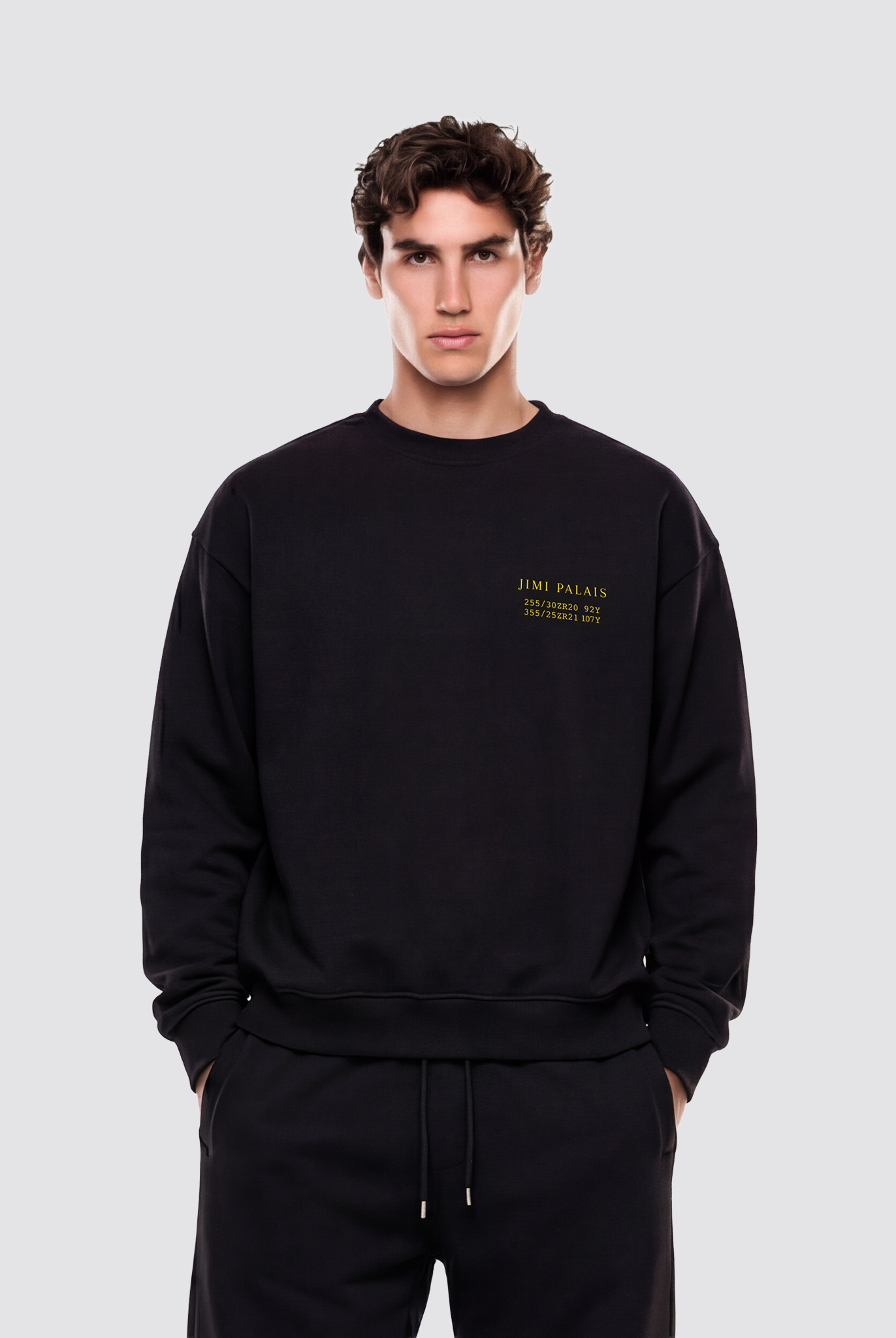 Schwarzer Baumwollpullover mit Applikationen und Frontprint auf der Vorderseite