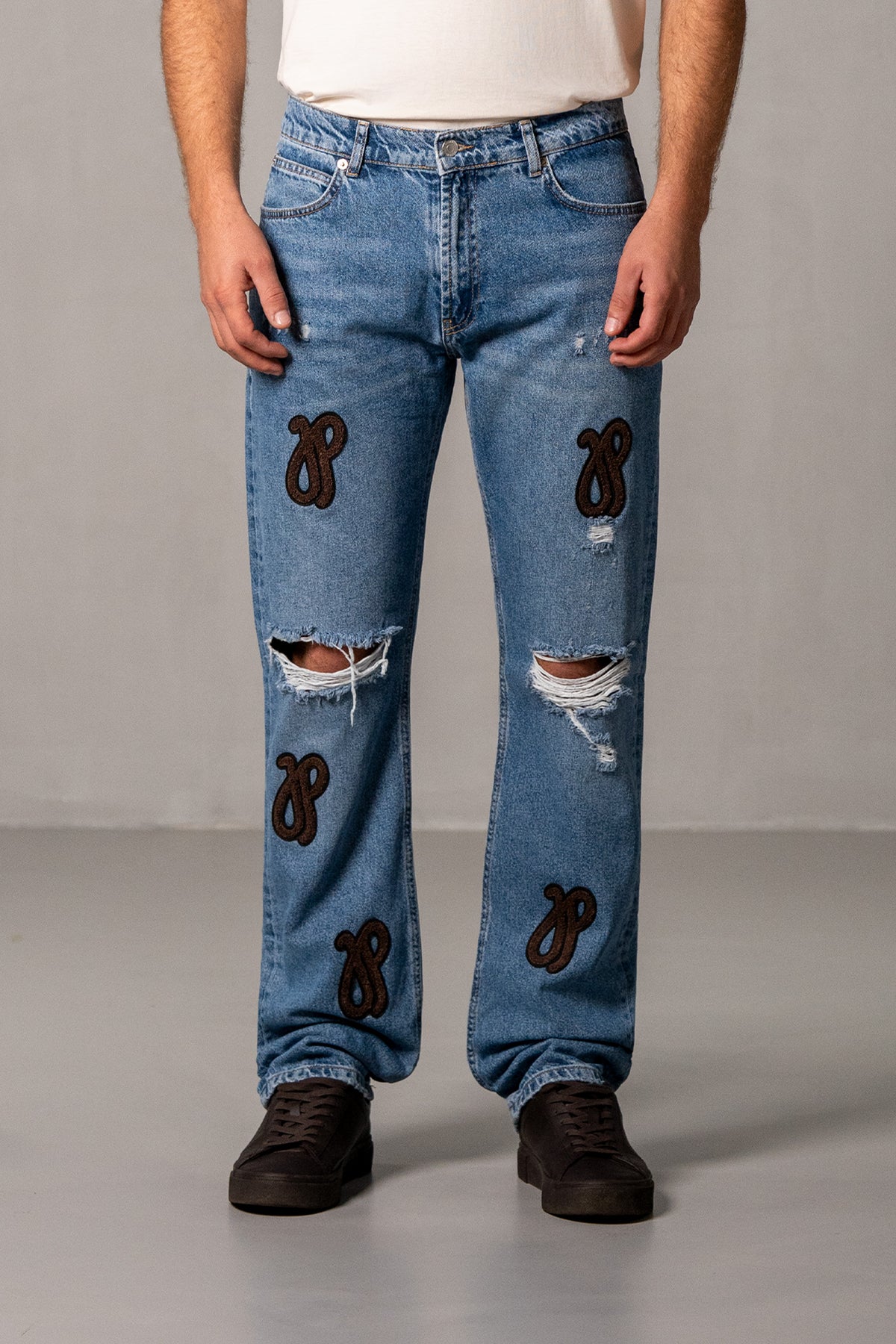 Herren Jeans Blau mit JIMI PALAIS Monogramm-Patches – Blau, Vorderansicht