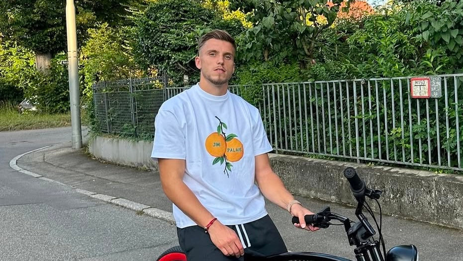 Ermedin Demirović x JIMI PALAIS