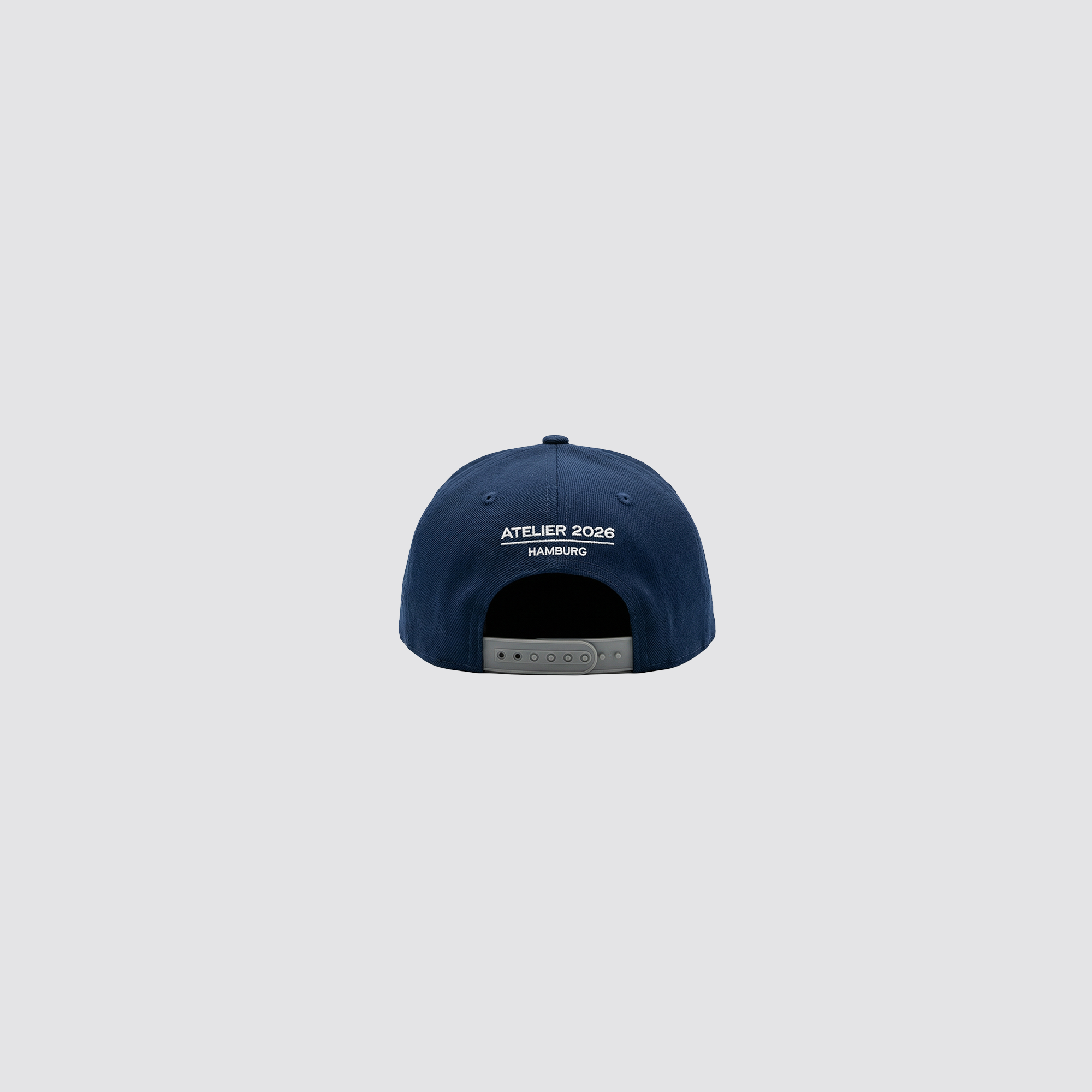 Marineblaue Snapback mit J Monogramm und Stickerei hinten