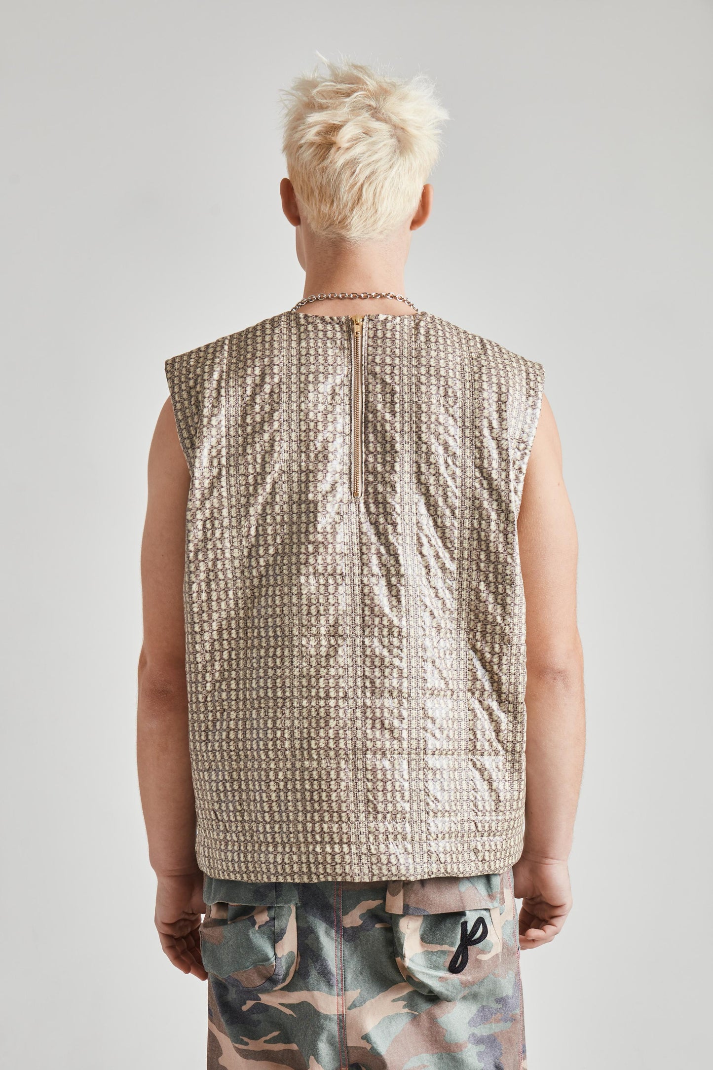 REVERSE VEST