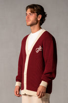 Herren Cardigan mit JIMI PALAIS Applikation – Bordeauxrot, Seitenansicht