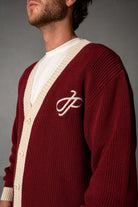 Herren Cardigan mit JIMI PALAIS Applikation – Bordeauxrot, Detail