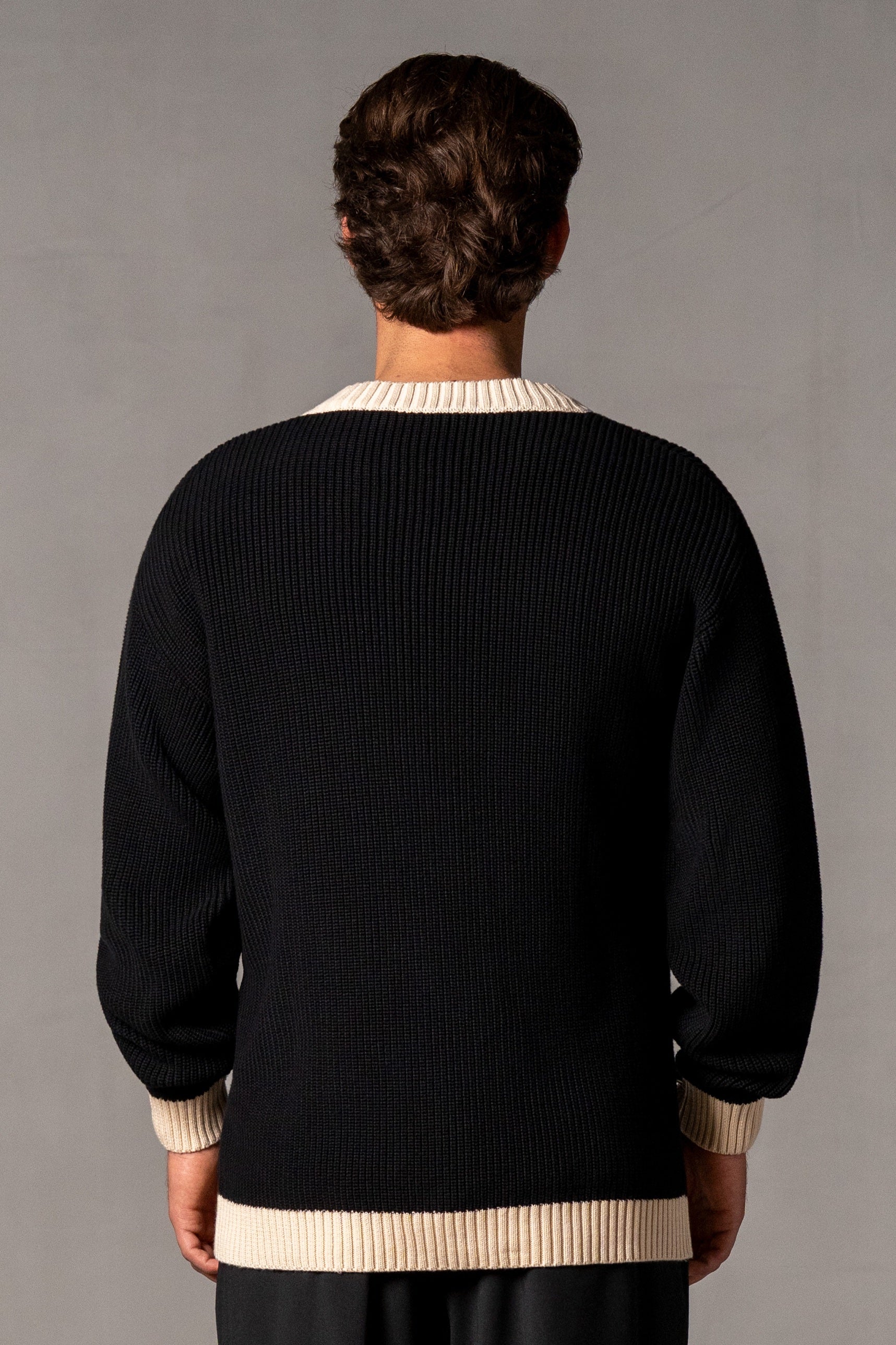 Herren Cardigan mit JIMI PALAIS Applikation – Schwarz, Rückansicht
