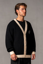 Herren Cardigan mit JIMI PALAIS Applikation – Schwarz, Seitenansicht