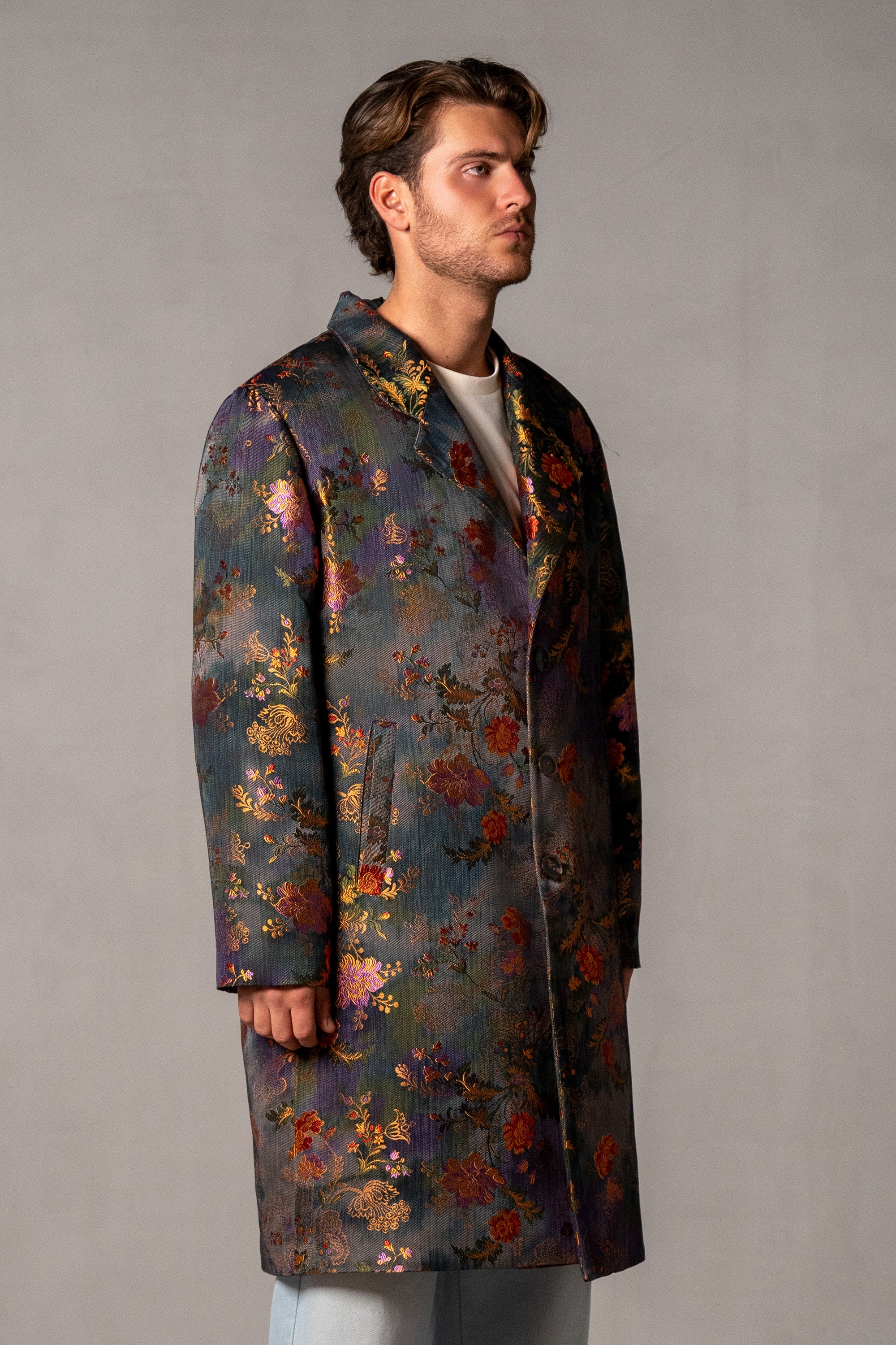 Herren Mantel mit japanischem Blumen-Jacquard – Blumenmuster, Seitenansicht