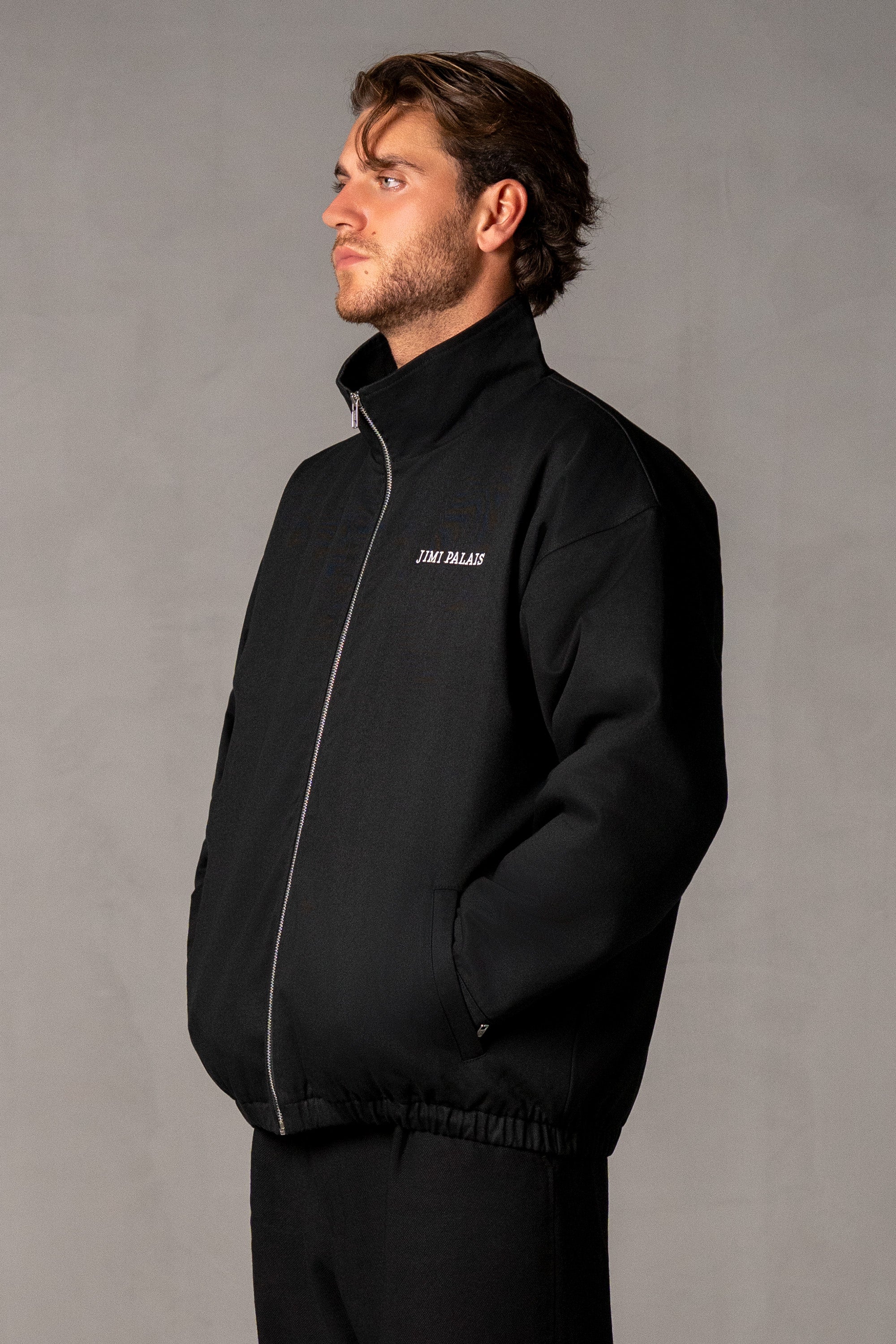 Herren Jacke Schwarz mit JIMI PALAIS Logo – Schwarz, Seitenansicht