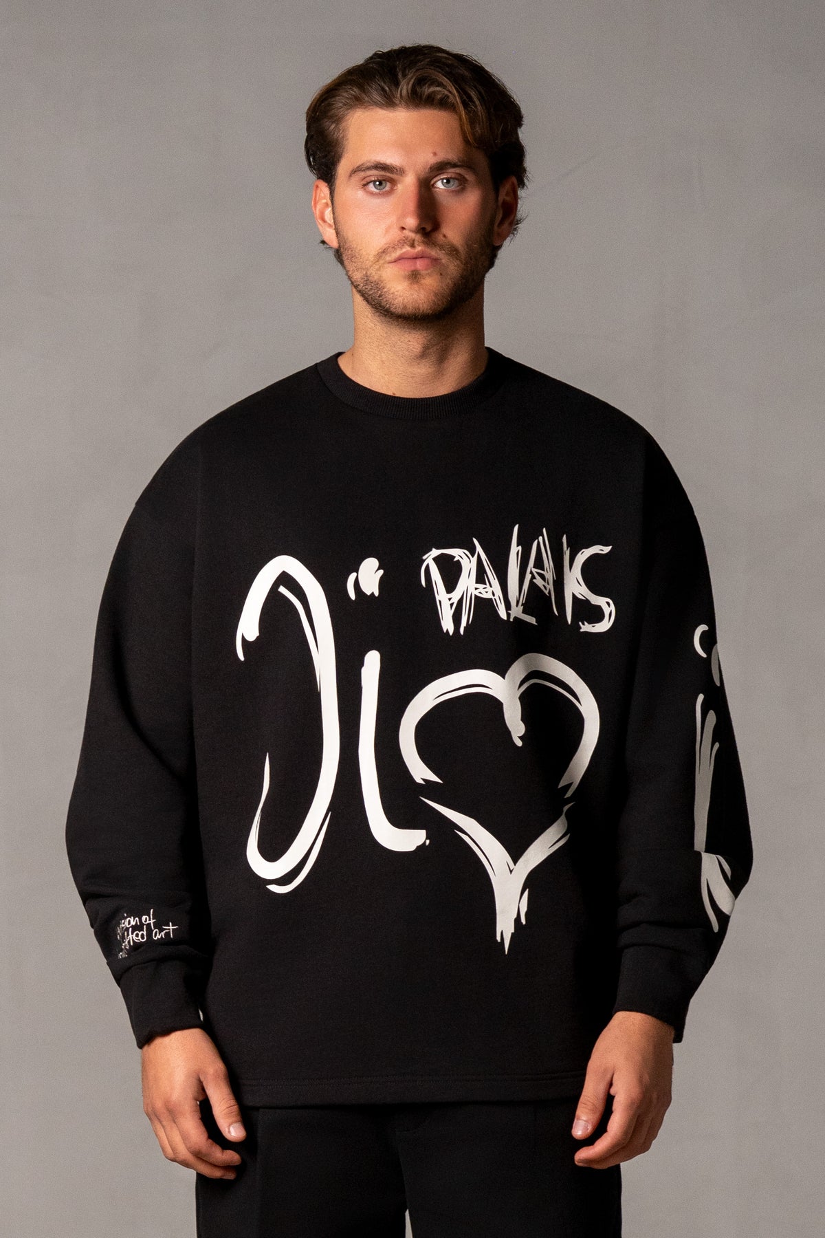Herren Sweatshirt mit JIMI PALAIS Love-Typografie – Schwarz, Vorderansicht