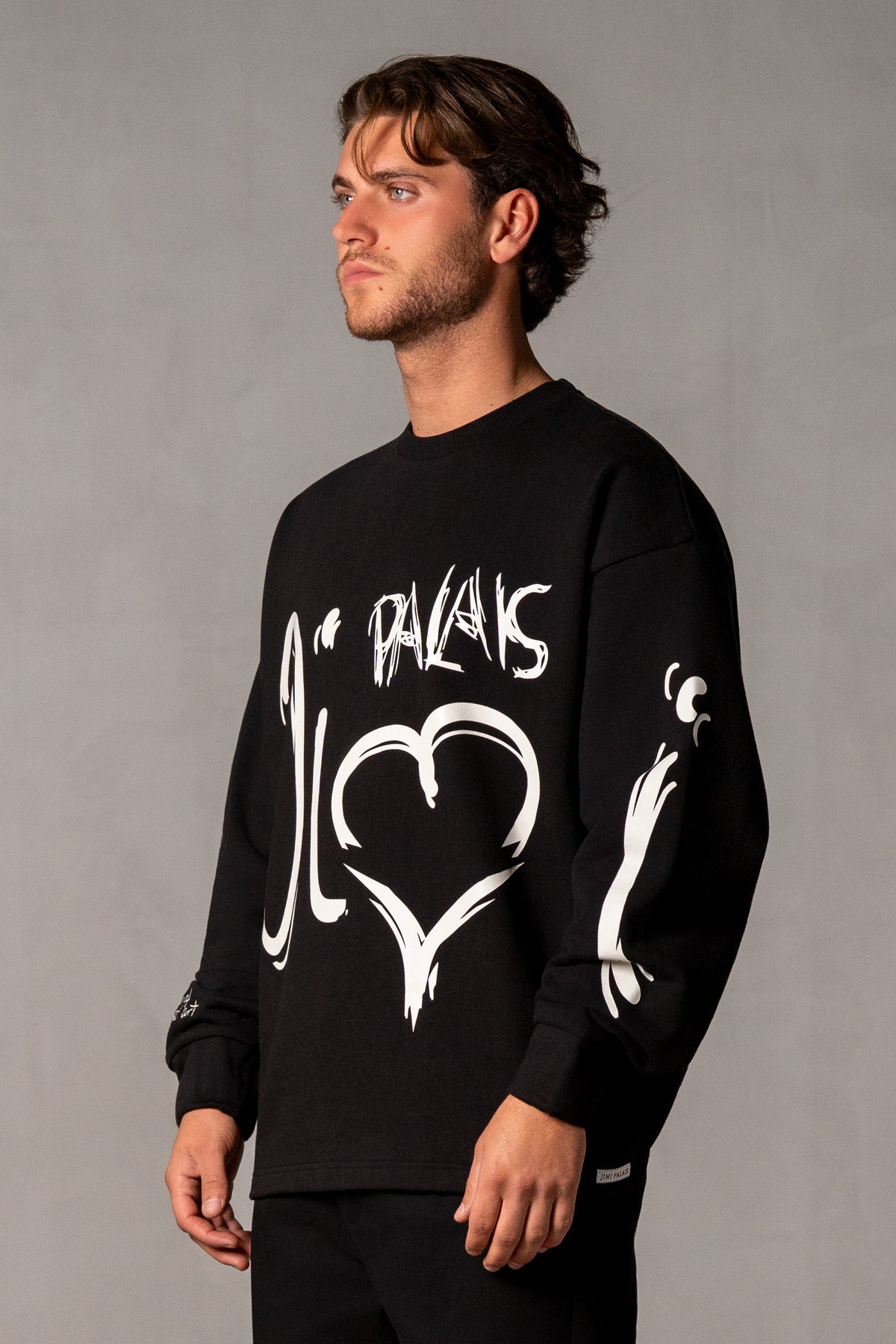 Herren Sweatshirt mit JIMI PALAIS Love-Typografie – Schwarz, Seitenansicht