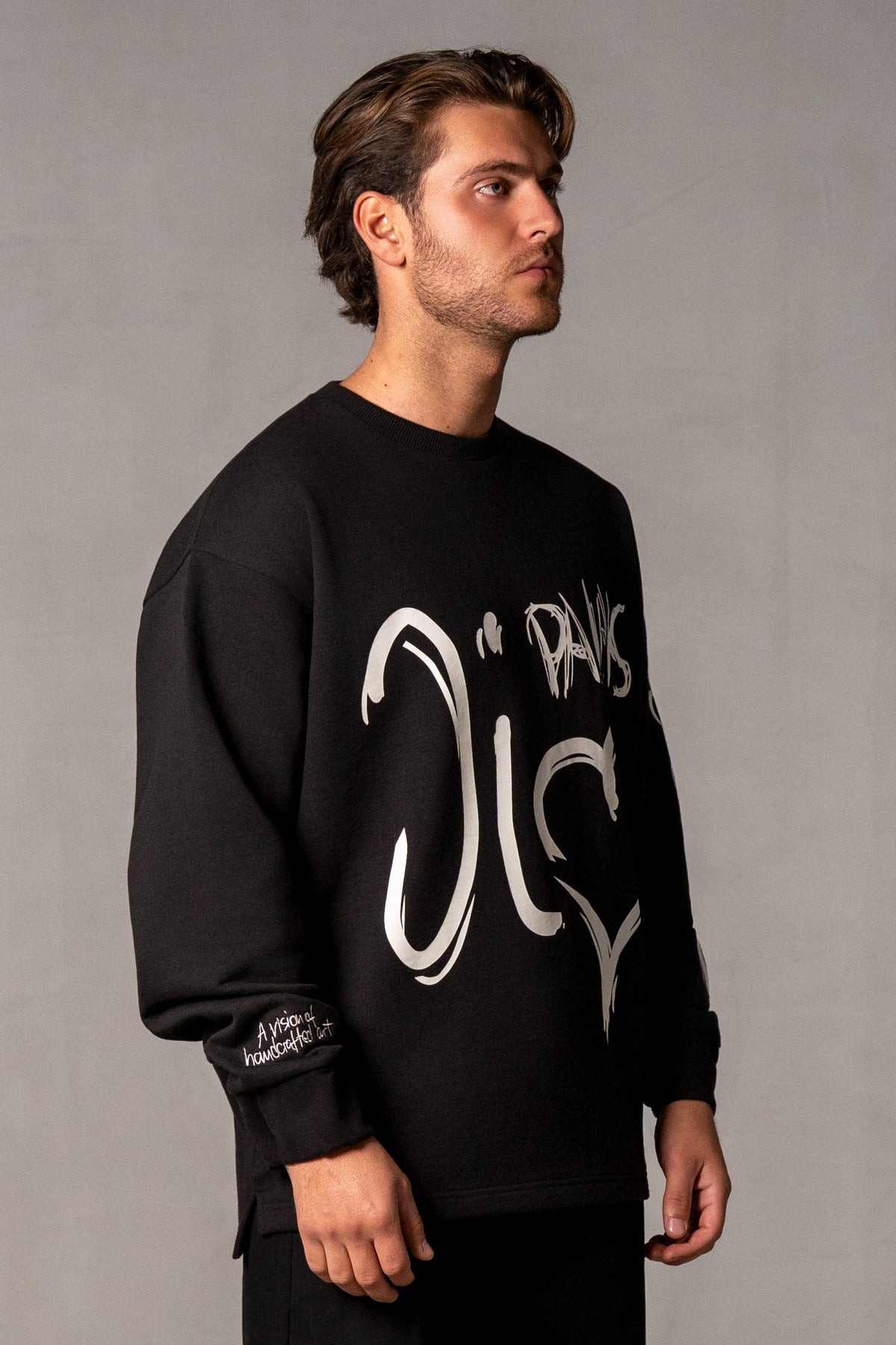 Herren Sweatshirt mit JIMI PALAIS Love-Typografie – Schwarz, Seitenansicht