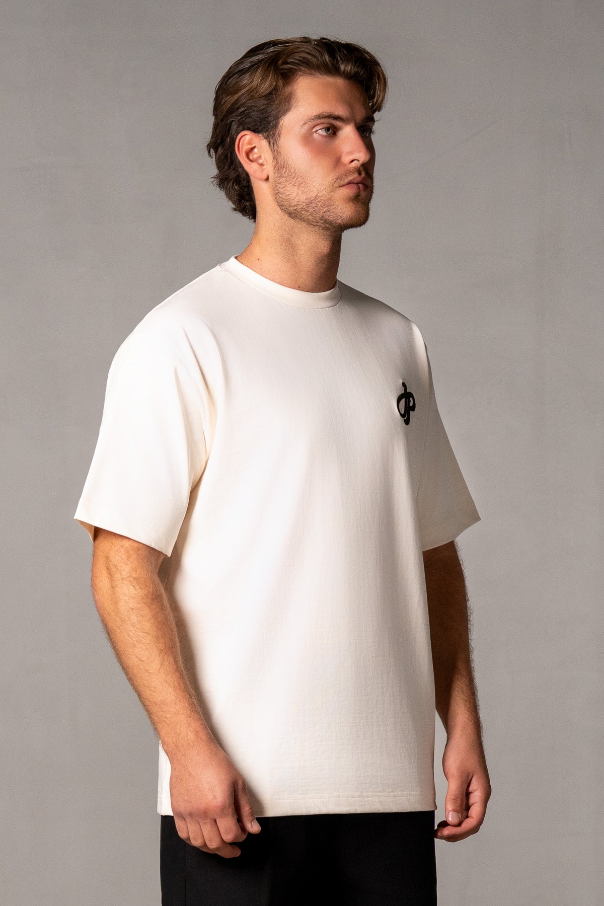 Herren T-Shirt mit JIMI PALAIS Monogramm – Beige, Seitenansicht