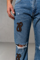 Herren Jeans Blau mit JIMI PALAIS Monogramm-Patches – Blau, Detail