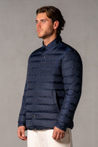 Herren Pufferjacke Dunkelblau mit JIMI PALAIS Stick – Dunkelblau, Seitenansicht