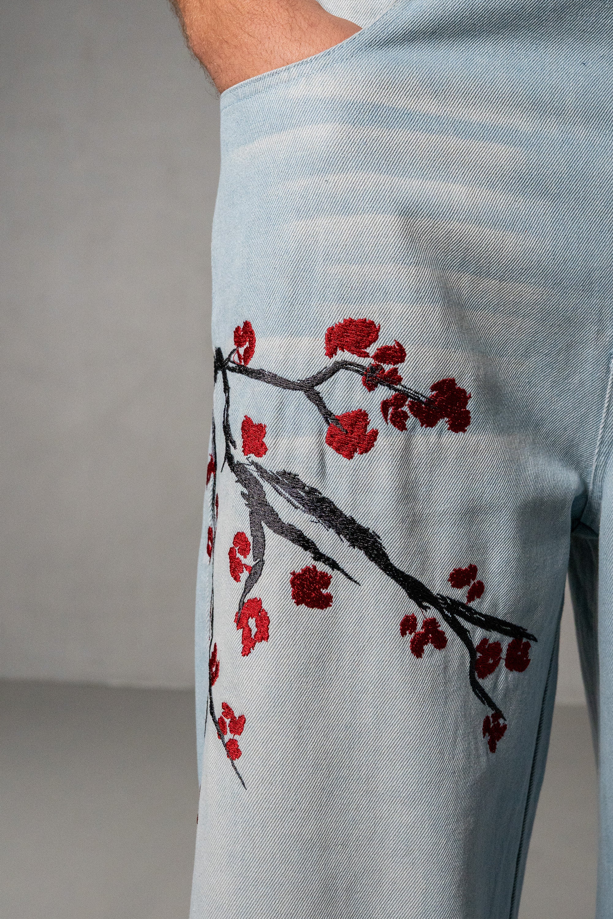 Herren Jeans Hellblau mit Japan Applikationen – Hellblau, Detail