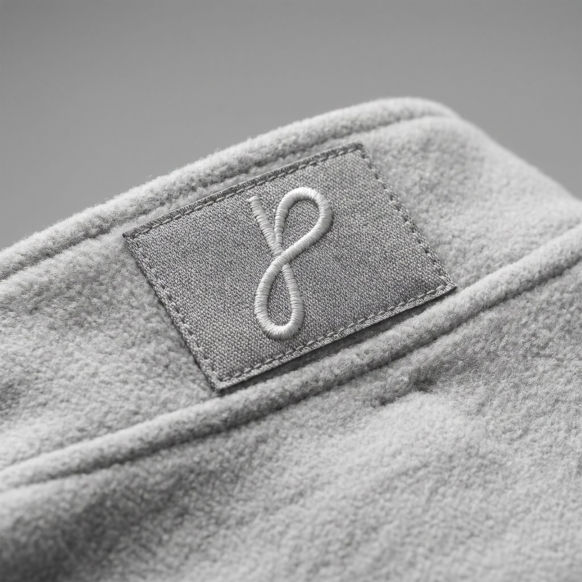 Sweater mit Reißverschluss und J Monogramm Stickerei