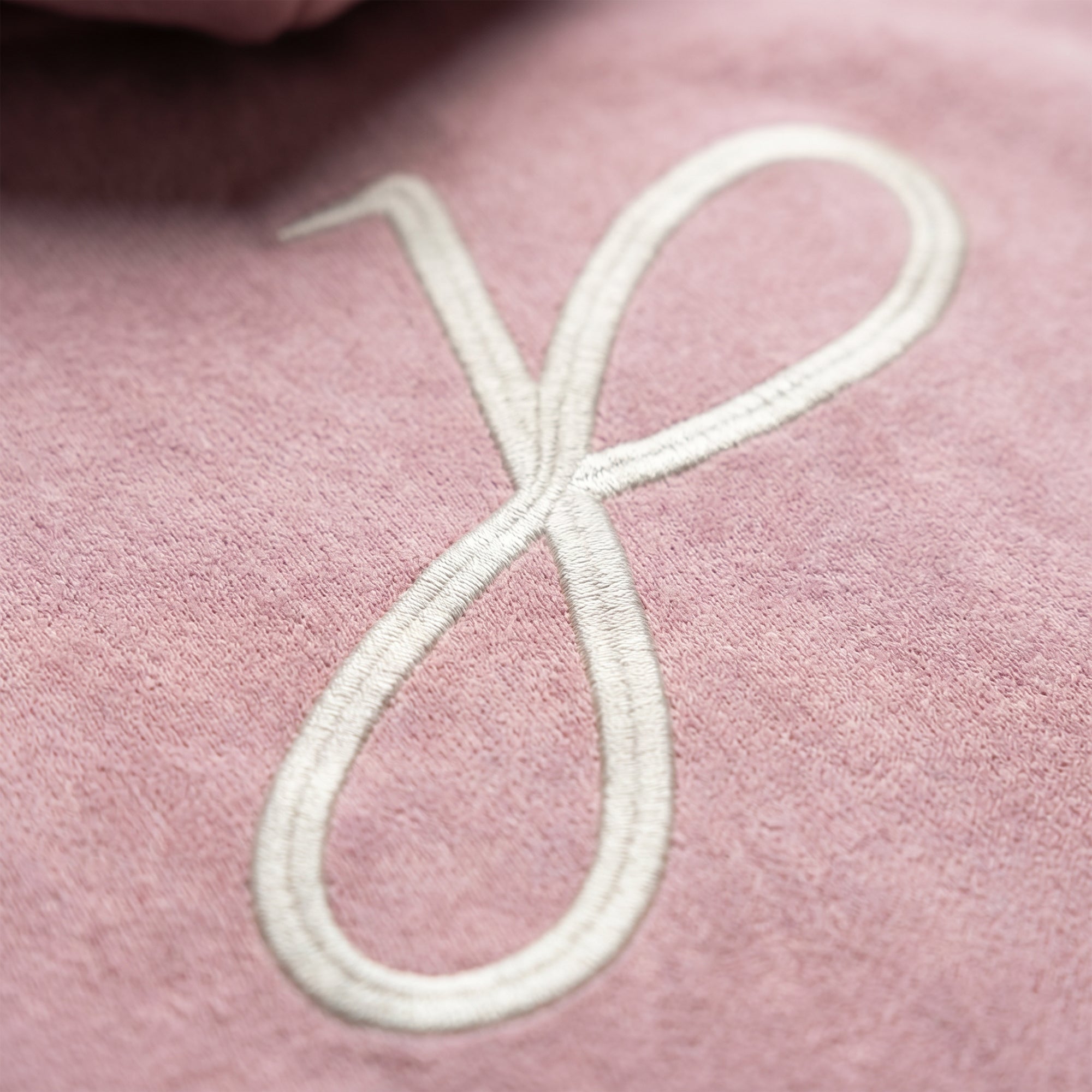 Hoodie mit J Monogramm vorne und großem Print auf der Rückseite